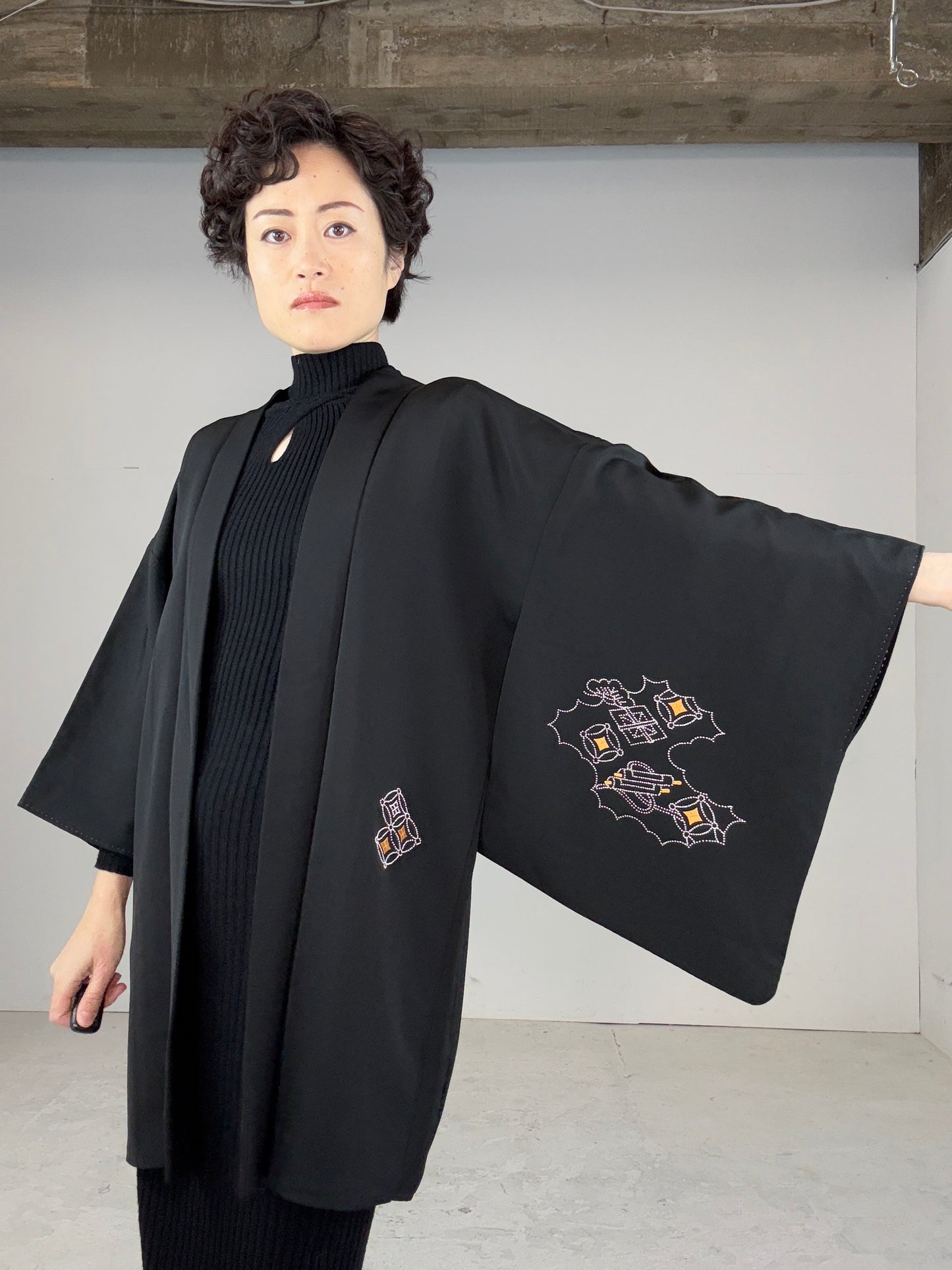 VINTAGE BLACK HAORI "embroidery,  shippou"