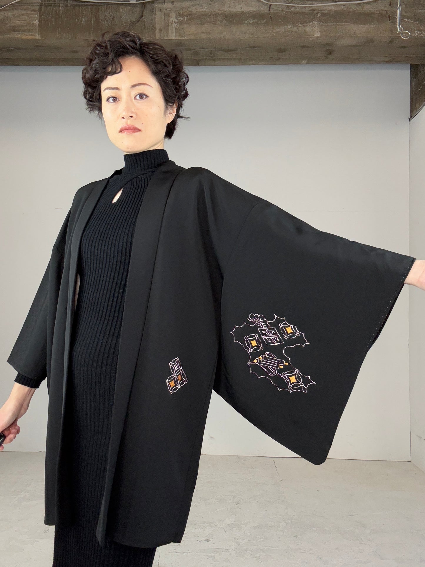 VINTAGE BLACK HAORI "embroidery,  shippou"