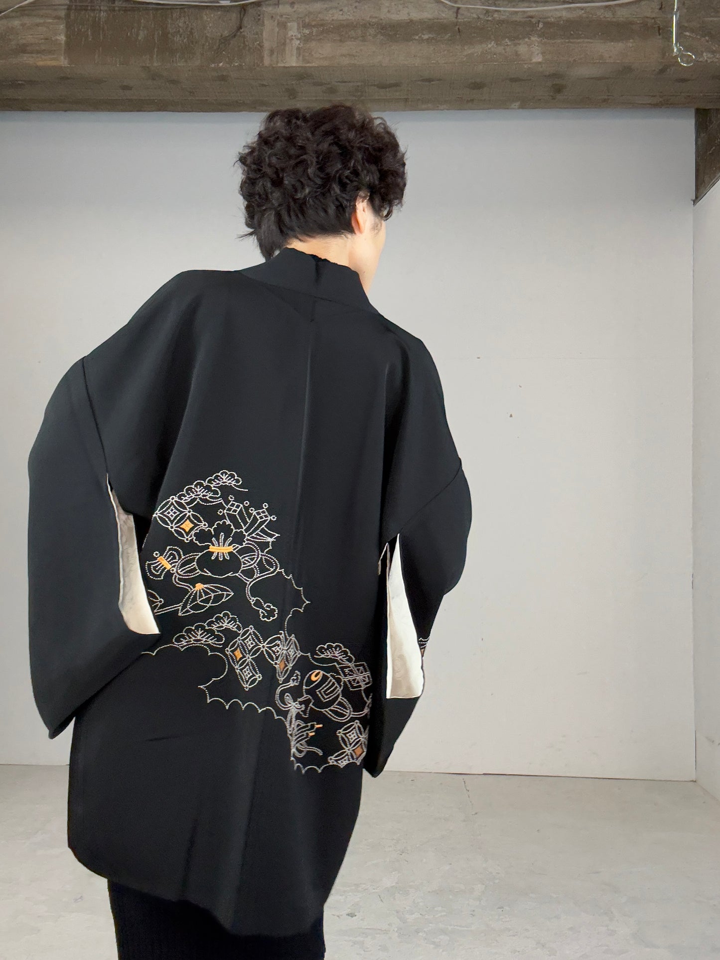 VINTAGE BLACK HAORI "embroidery,  shippou"