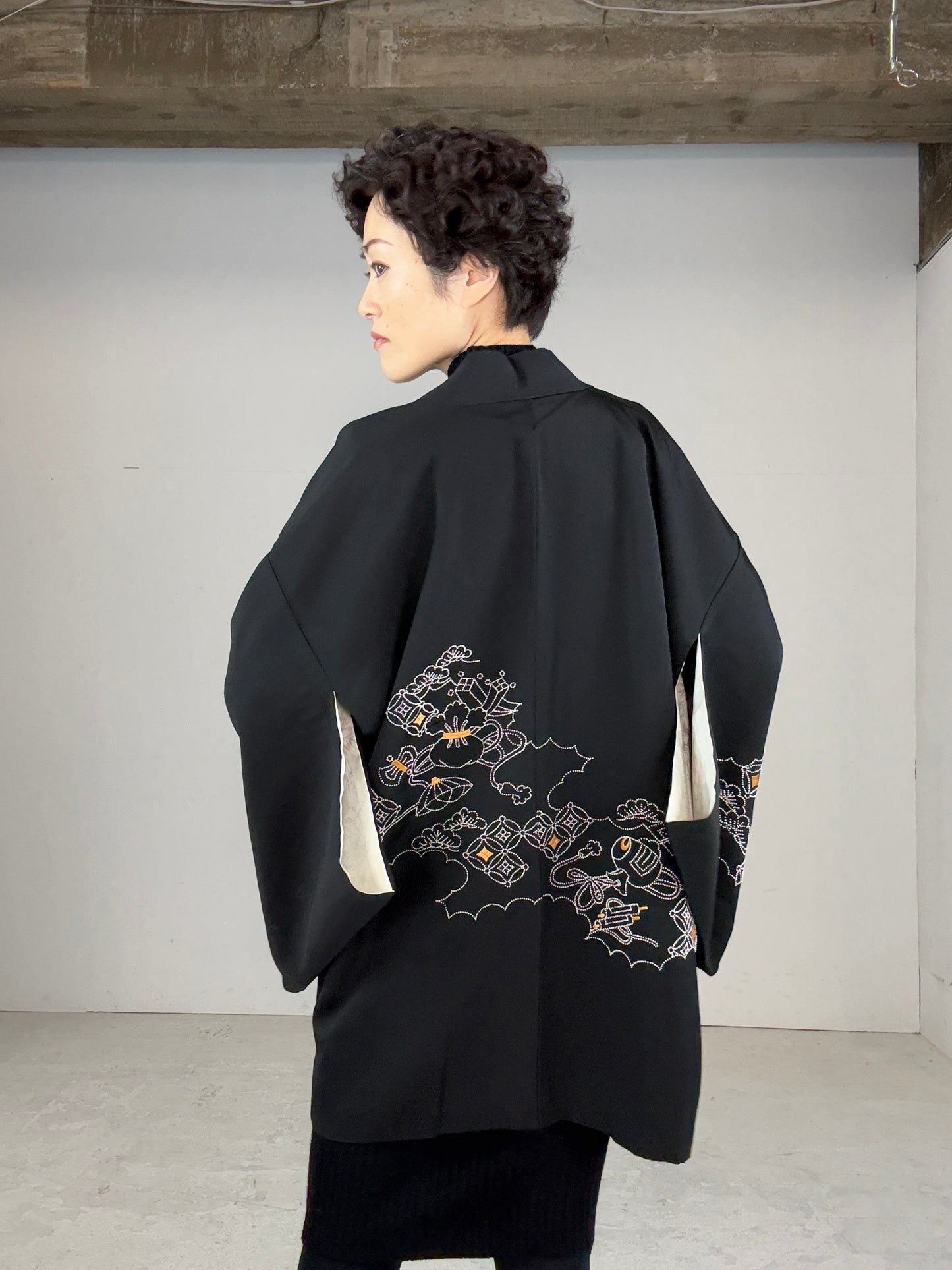 VINTAGE BLACK HAORI "embroidery,  shippou"