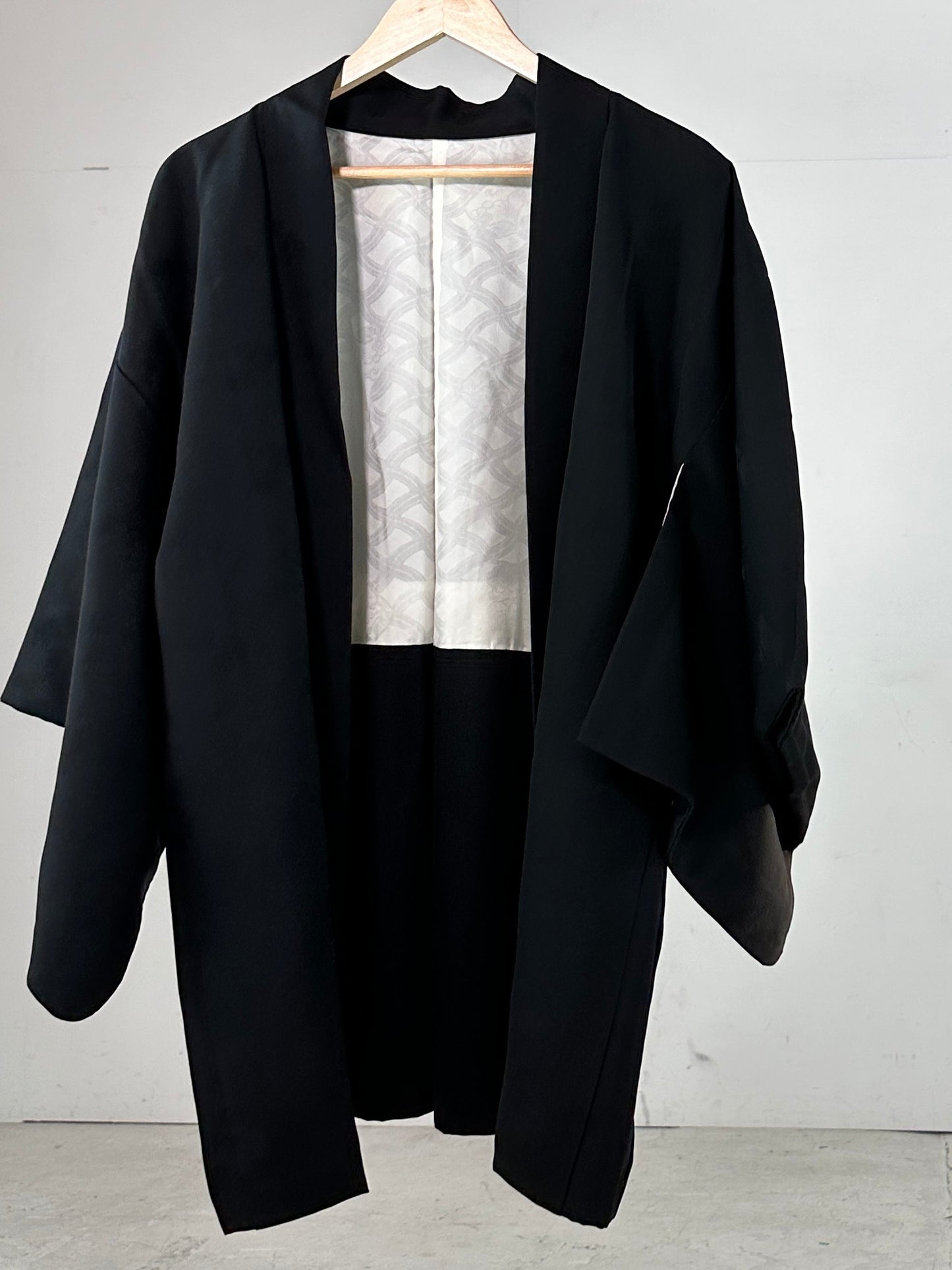 VINTAGE BLACK HAORI "ground pattern, katabami ”