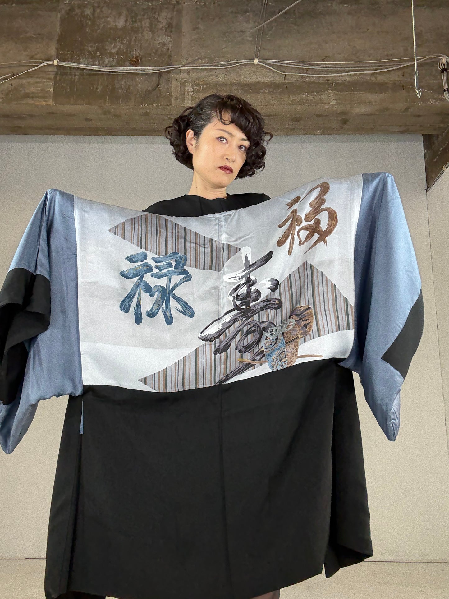 VINTAGE KUROMONTSUKI HAORI "kotobuki"