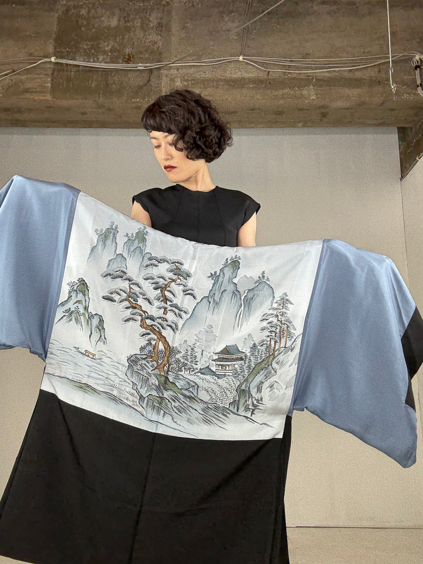 VINTAGE KUROMONTSUKI HAORI "yama no shiro"