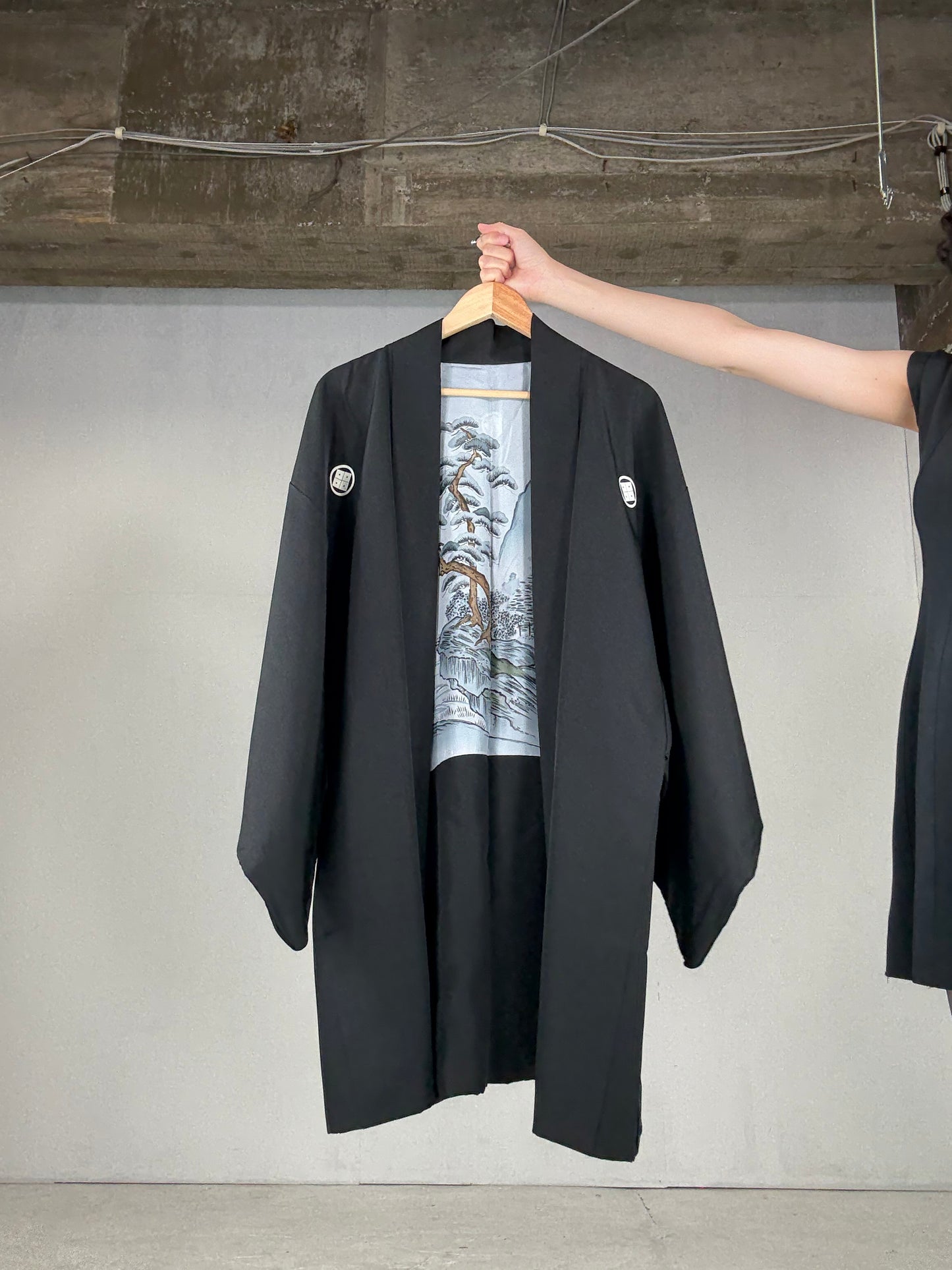 VINTAGE KUROMONTSUKI HAORI "yama no shiro"