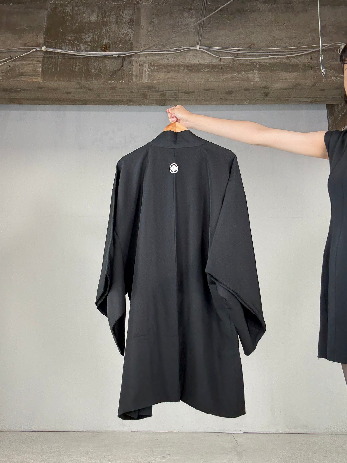 VINTAGE KUROMONTSUKI HAORI "yama no shiro"