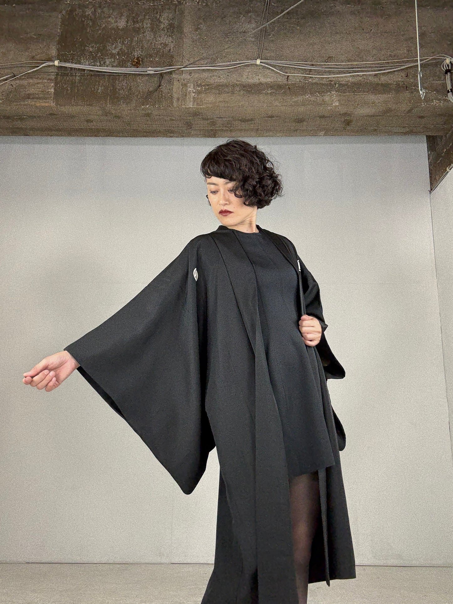 VINTAGE KUROMONTSUKI HAORI "gold, oyashiki" *damage