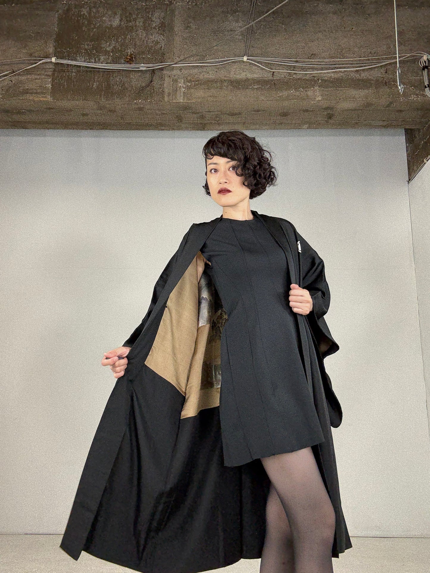 VINTAGE KUROMONTSUKI HAORI "gold, oyashiki" *damage