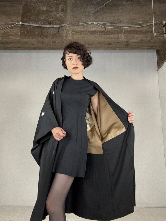 VINTAGE KUROMONTSUKI HAORI "gold, oyashiki" *damage