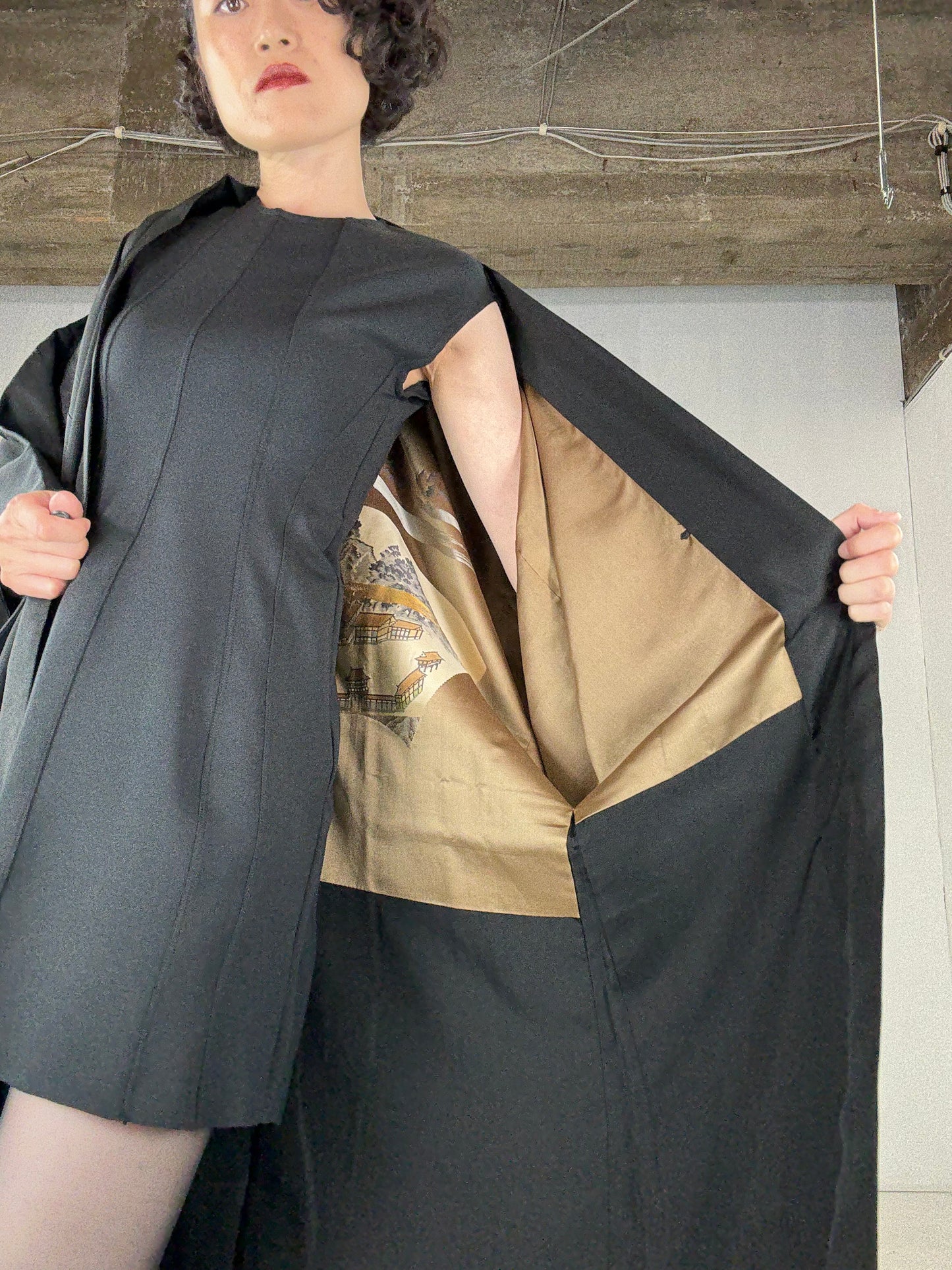 VINTAGE KUROMONTSUKI HAORI "gold, oyashiki" *damage