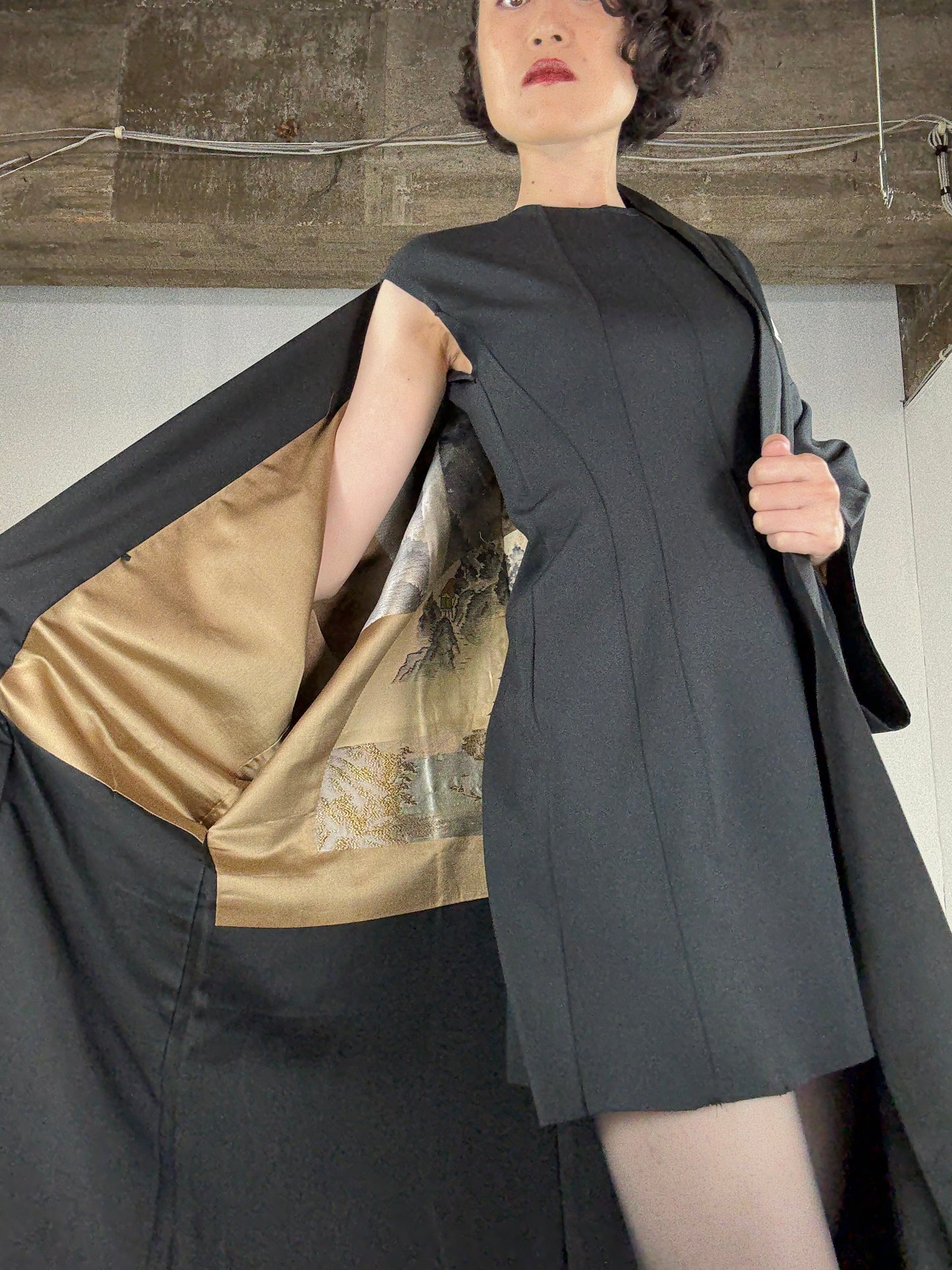 VINTAGE KUROMONTSUKI HAORI "gold, oyashiki" *damage