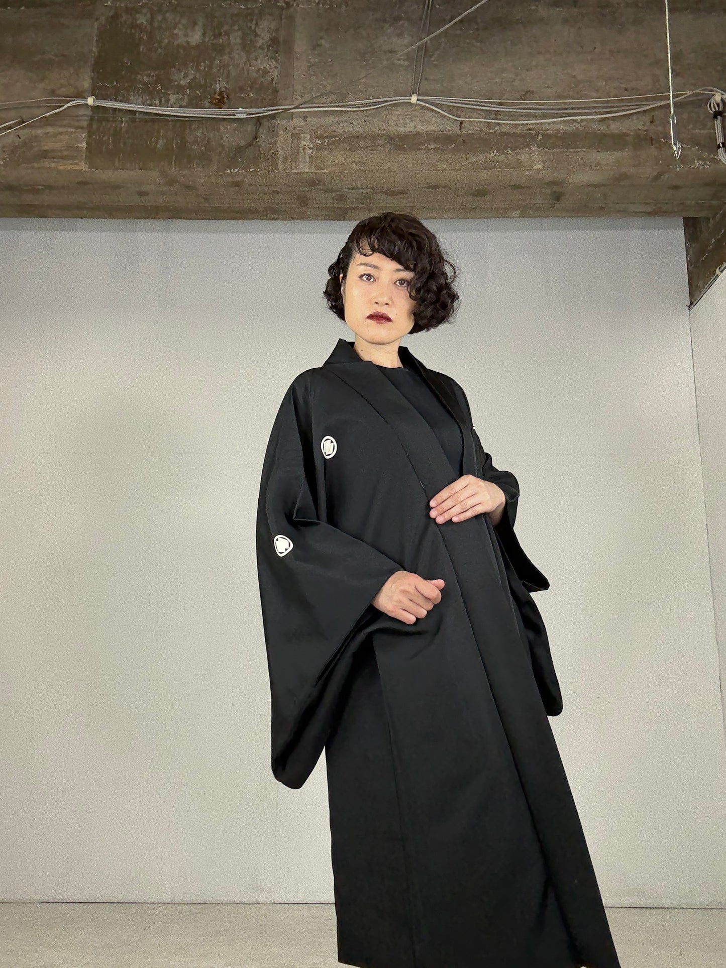 VINTAGE KUROMONTSUKI HAORI "gold, oyashiki" *damage