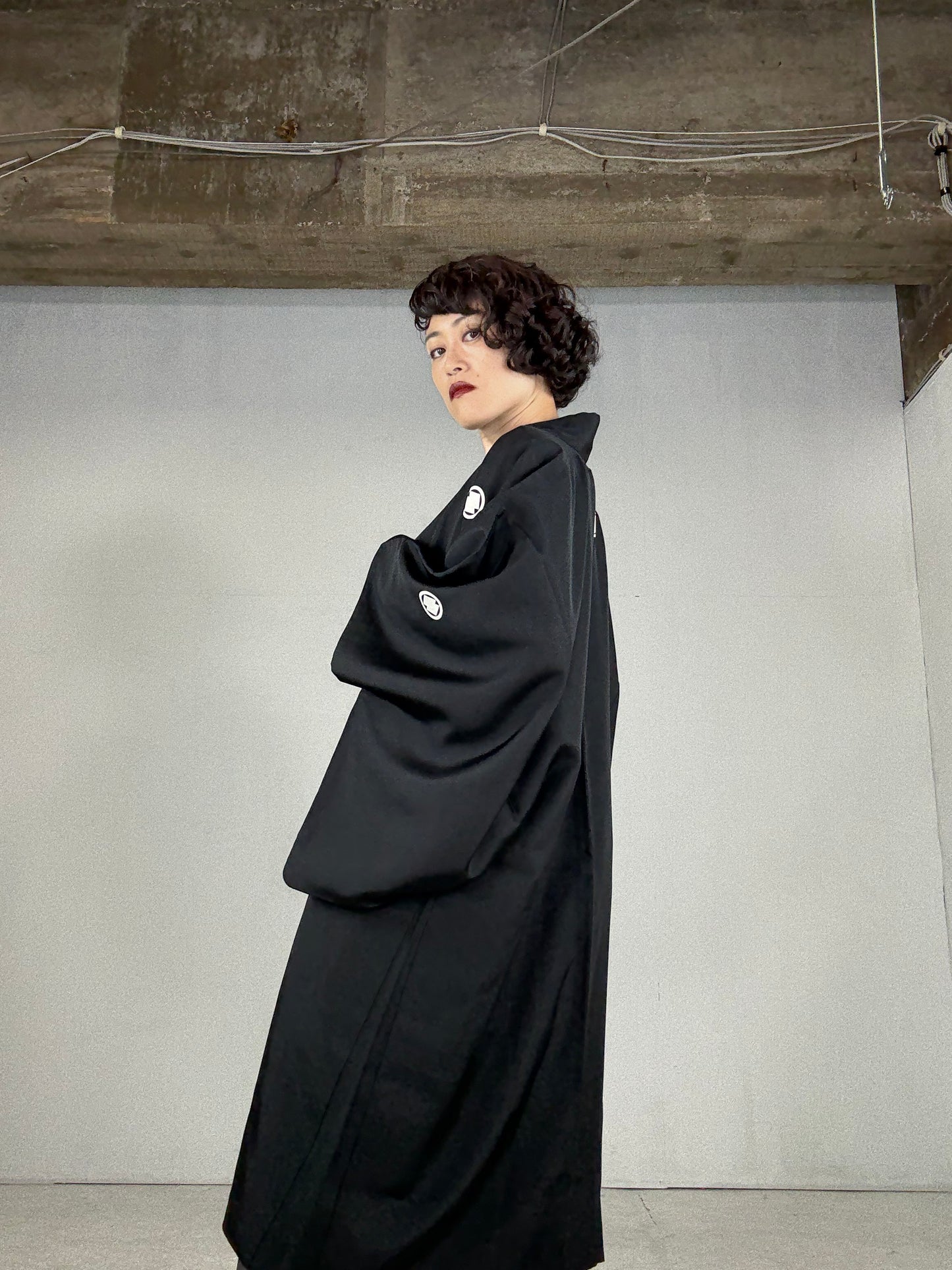 VINTAGE KUROMONTSUKI HAORI "gold, oyashiki" *damage