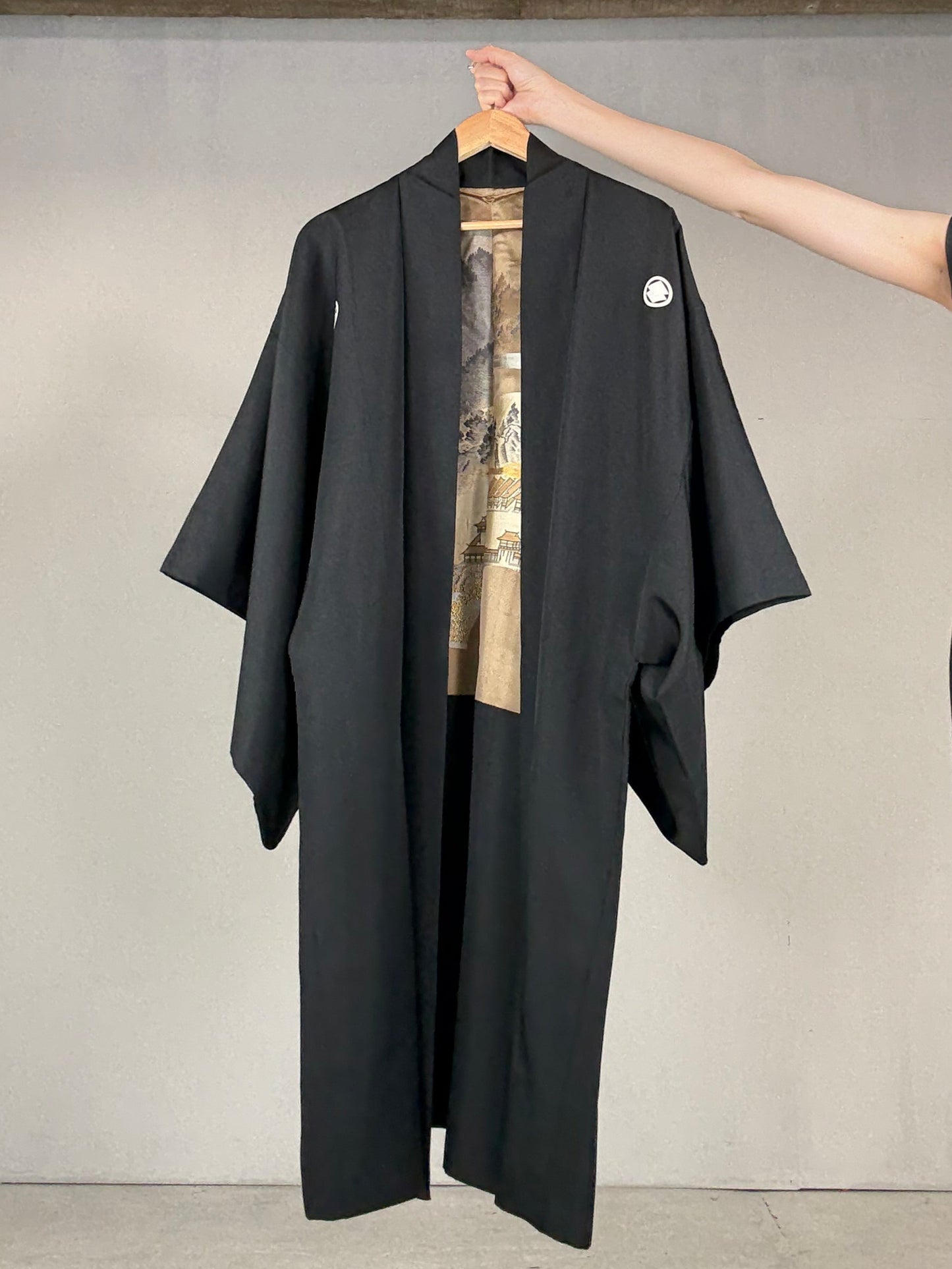 VINTAGE KUROMONTSUKI HAORI "gold, oyashiki" *damage