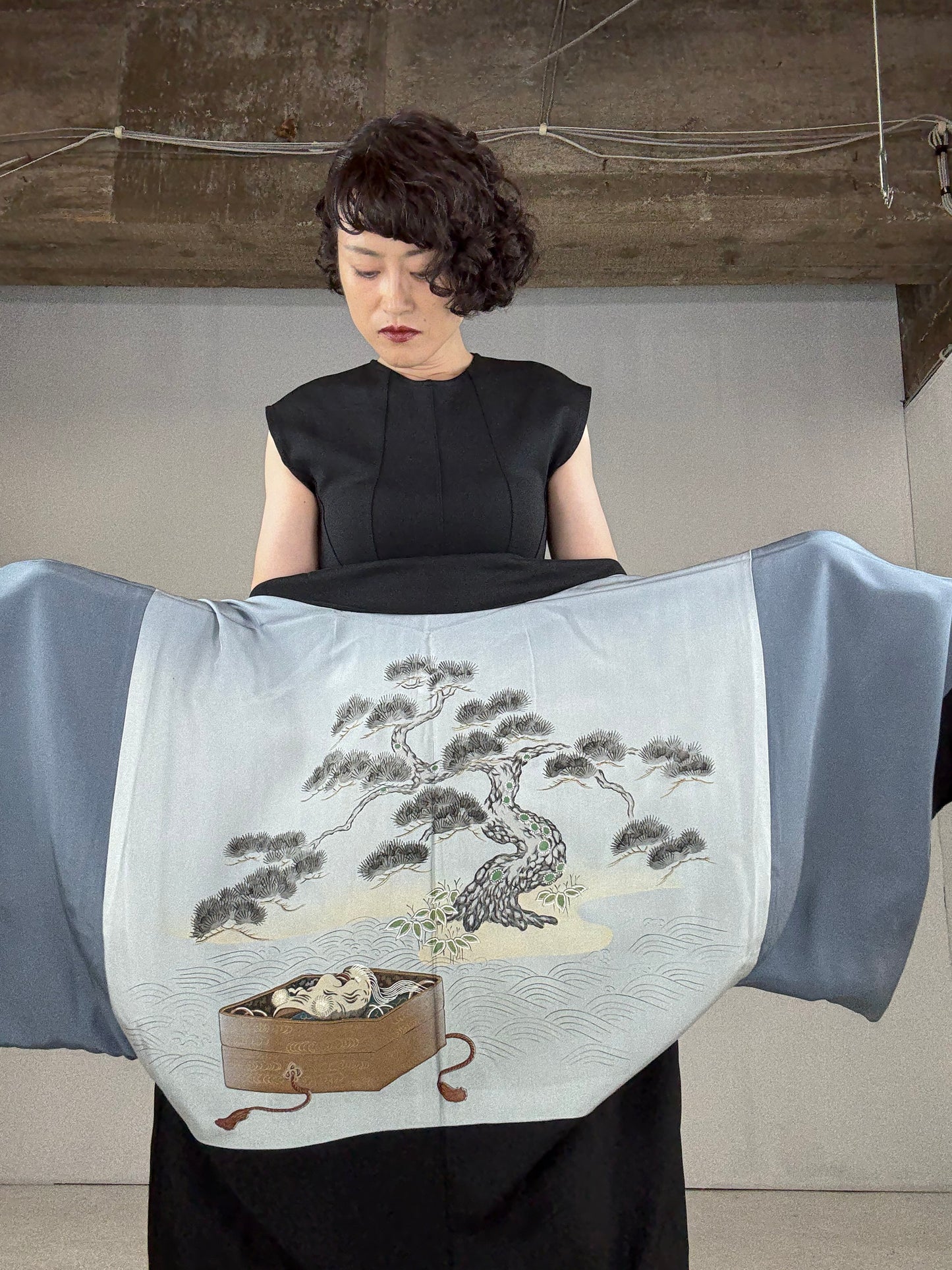 VINTAGE KUROMONTSUKI HAORI "matsu, noumen" *damage