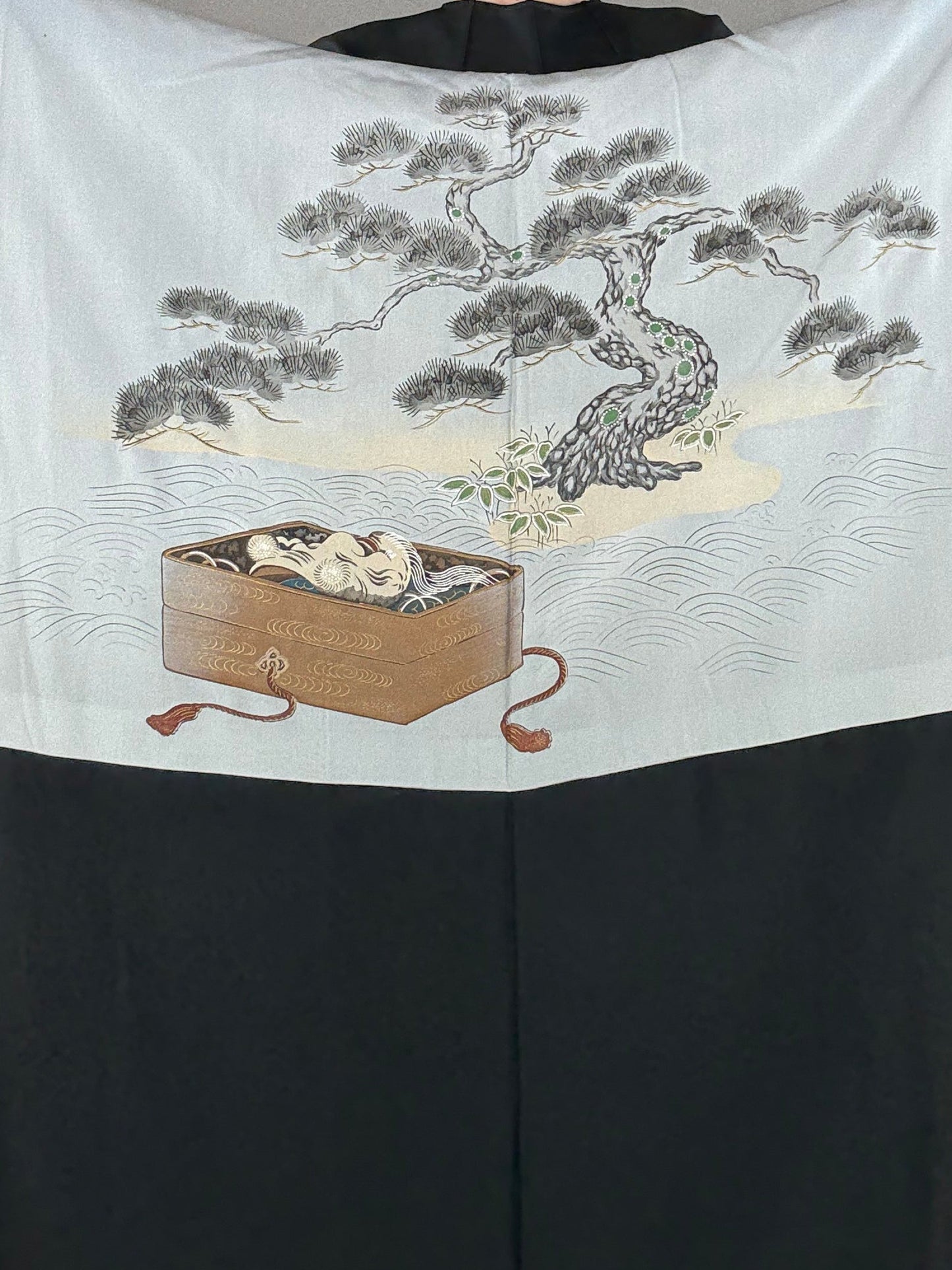 VINTAGE KUROMONTSUKI HAORI "matsu, noumen" *damage