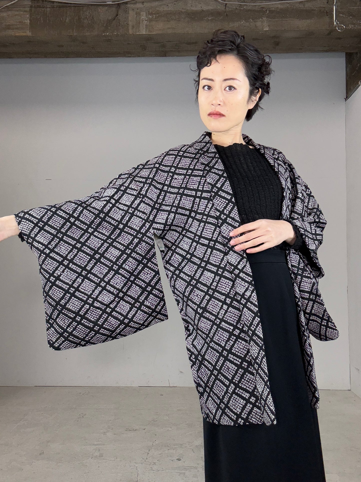 VINTAGE SHIBORI HAORI "black, koushi"