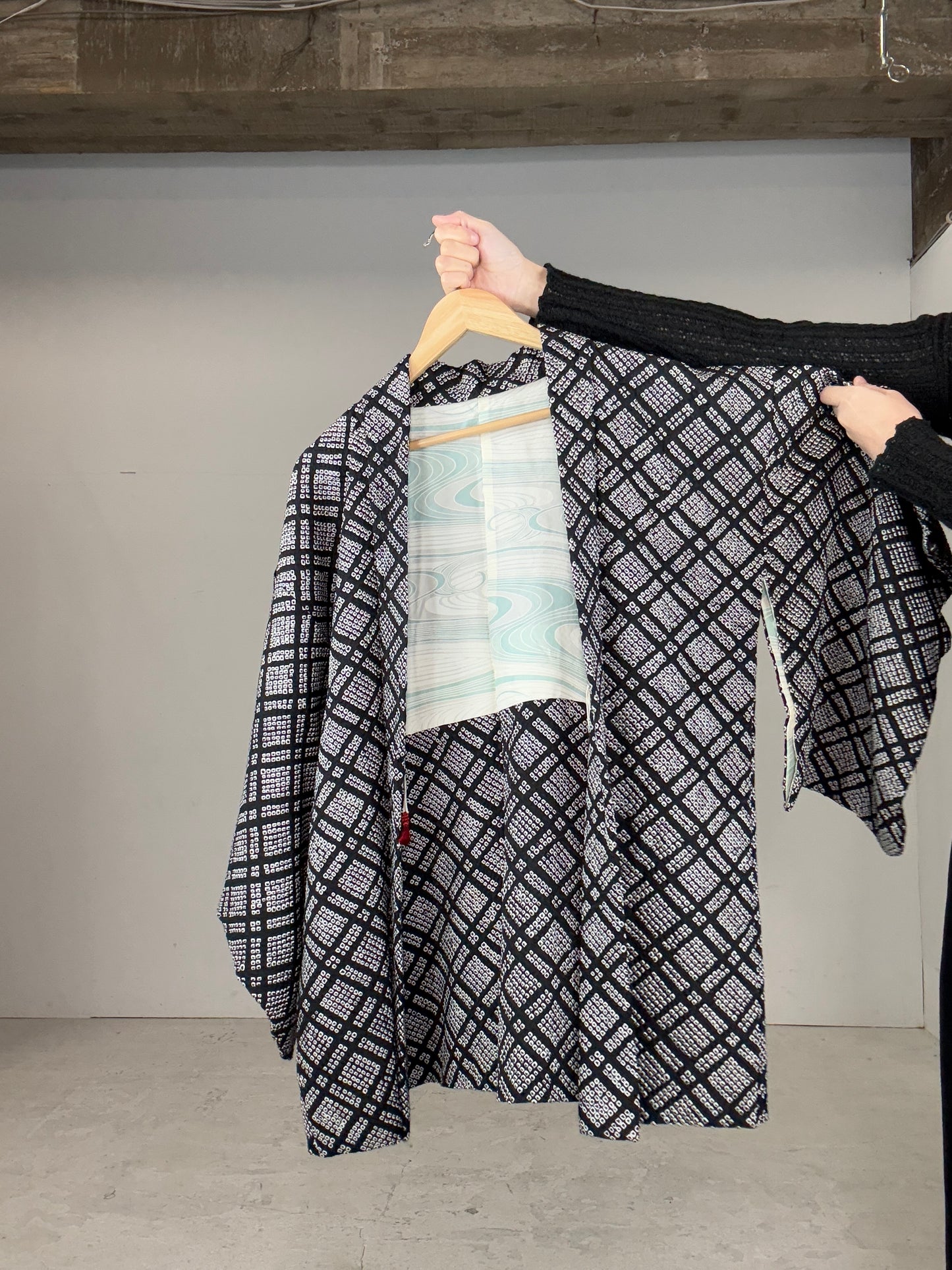 VINTAGE SHIBORI HAORI "black, koushi"