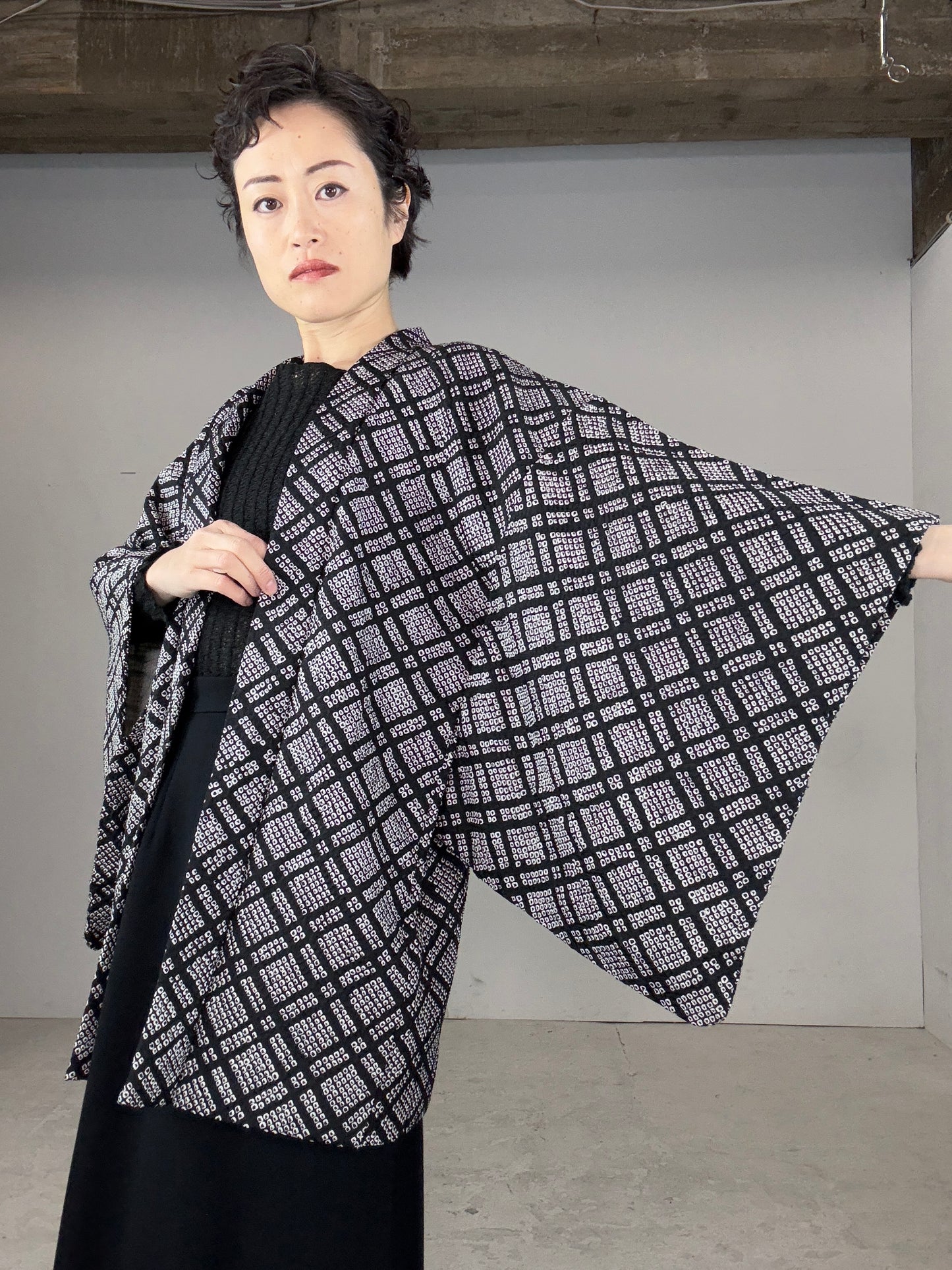 VINTAGE SHIBORI HAORI "black, koushi"