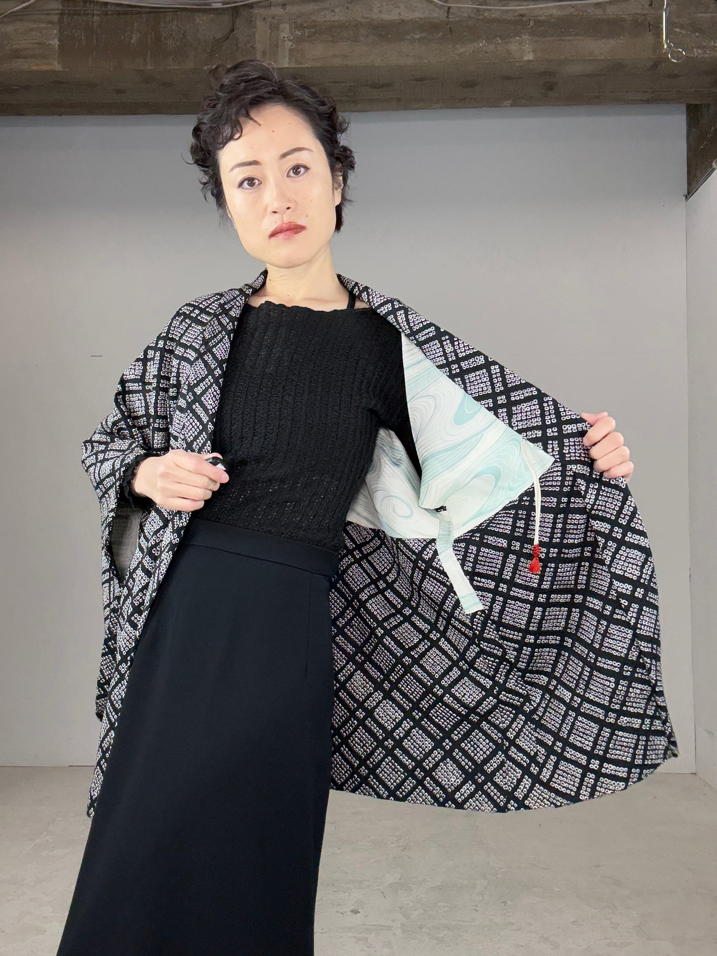 VINTAGE SHIBORI HAORI "black, koushi"