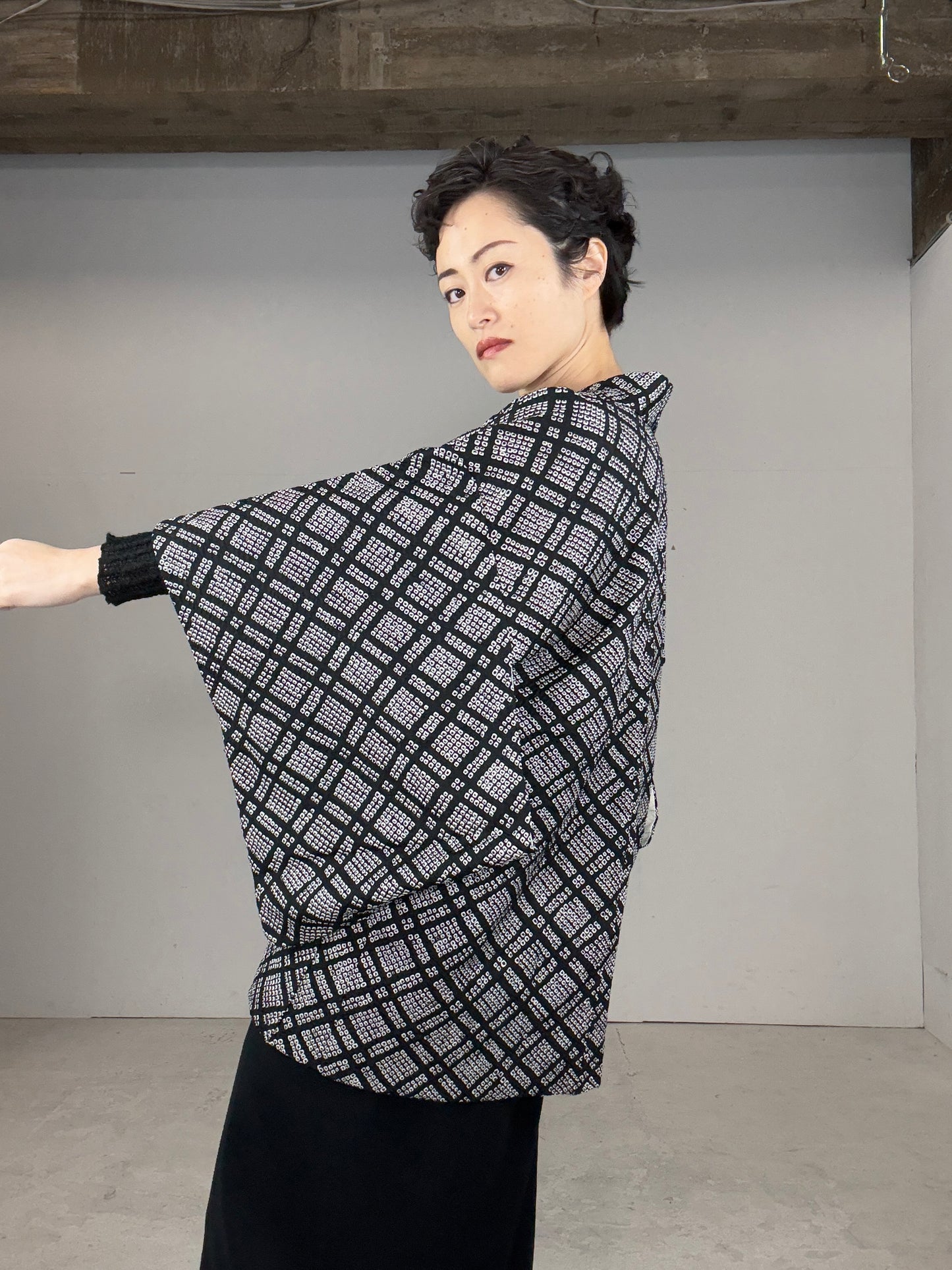 VINTAGE SHIBORI HAORI "black, koushi"