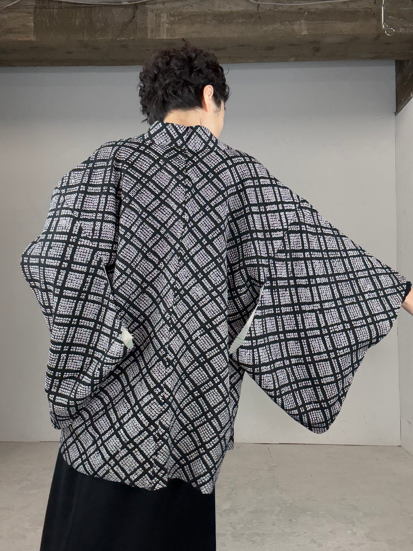 VINTAGE SHIBORI HAORI "black, koushi"