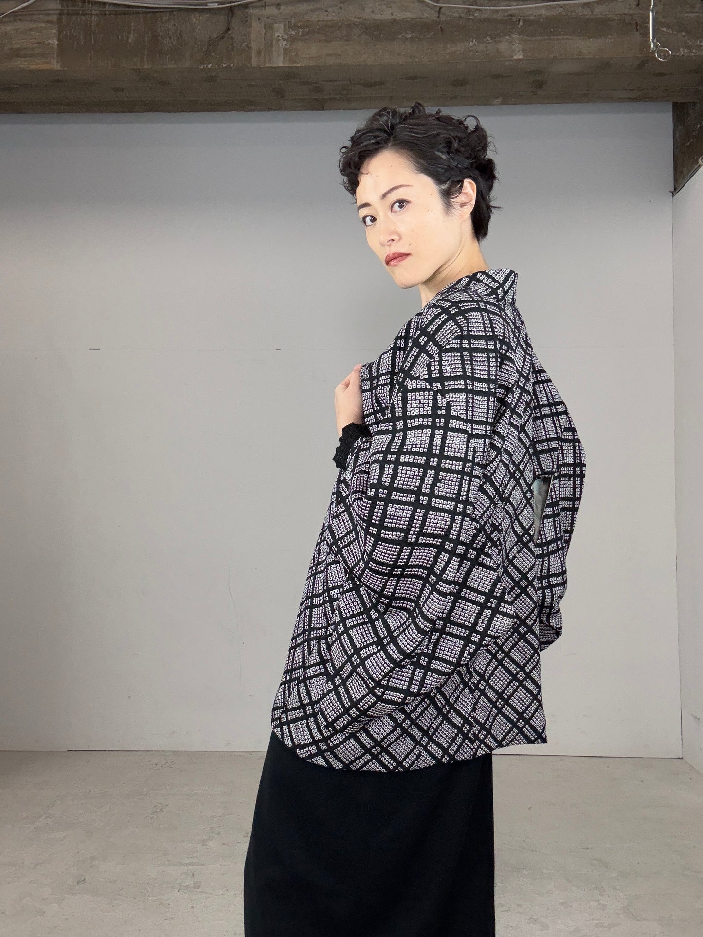 VINTAGE SHIBORI HAORI "black, koushi"