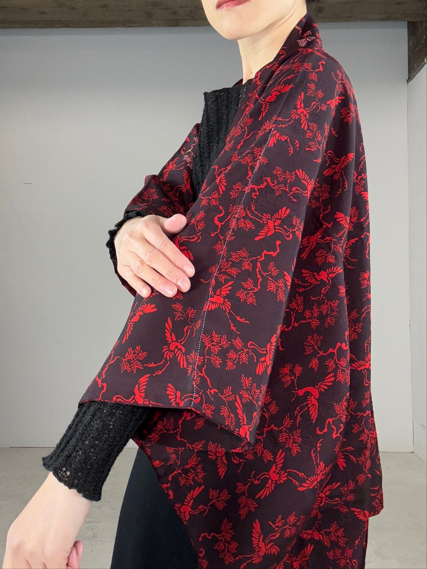 VINTAGE KAWAII HAORI "antique black, red, tsuru"