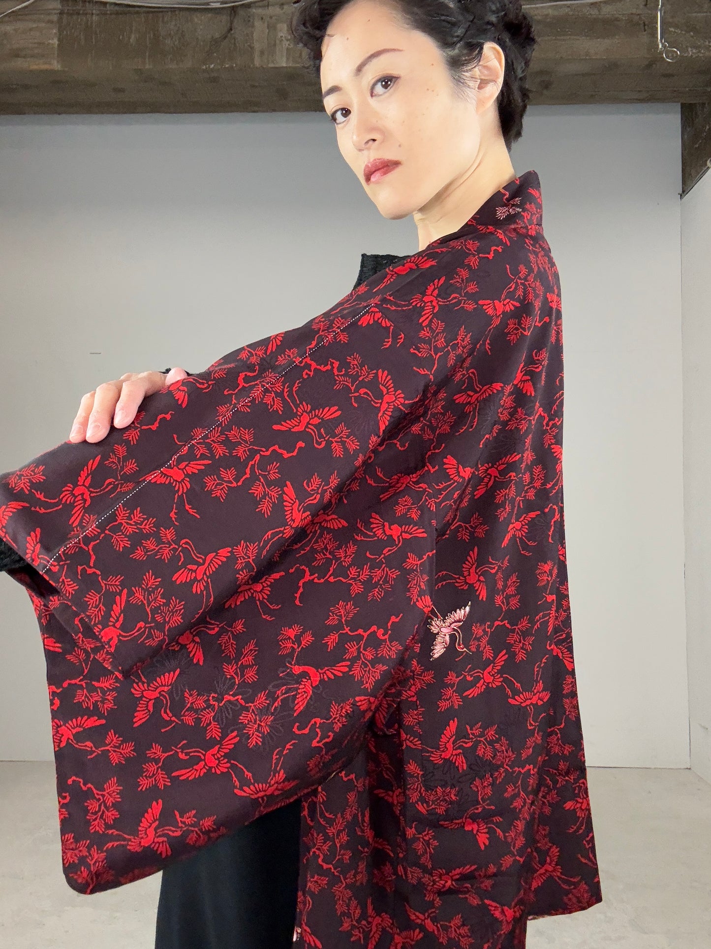 VINTAGE KAWAII HAORI "antique black, red, tsuru"