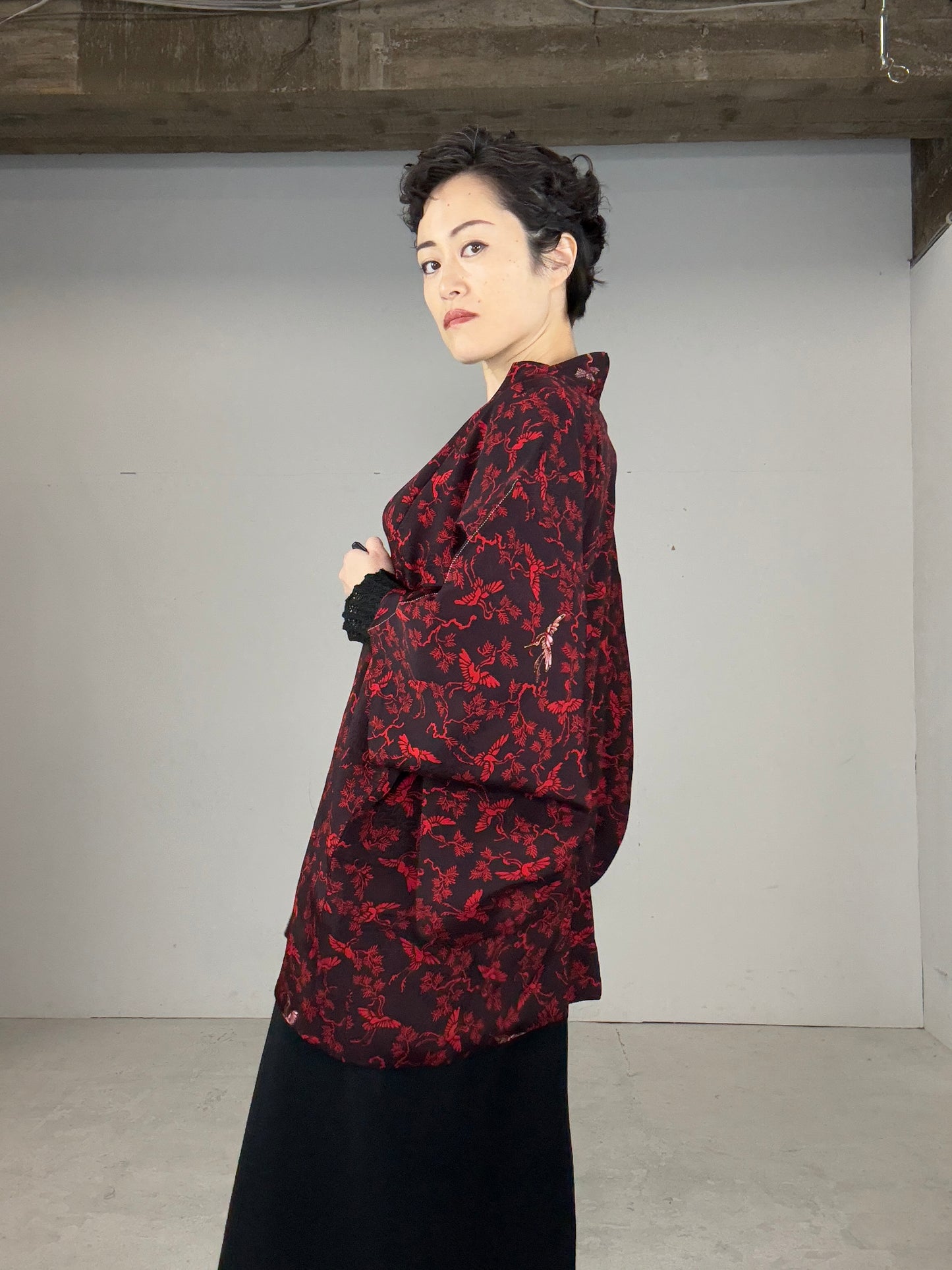 VINTAGE KAWAII HAORI "antique black, red, tsuru"