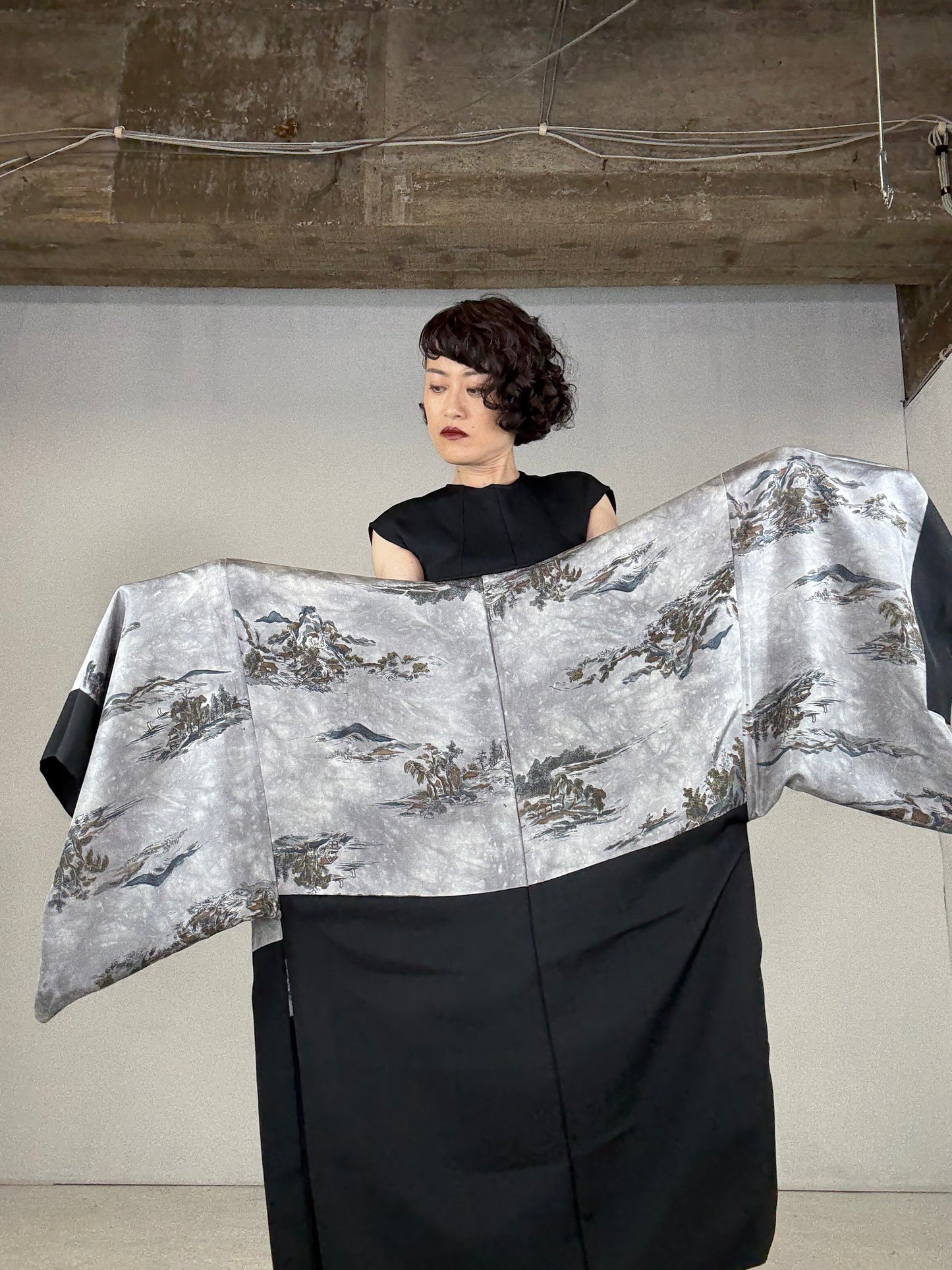 VINTAGE KUROMONTSUKI HAORI "sougara, Umbrella Motif Kamon"