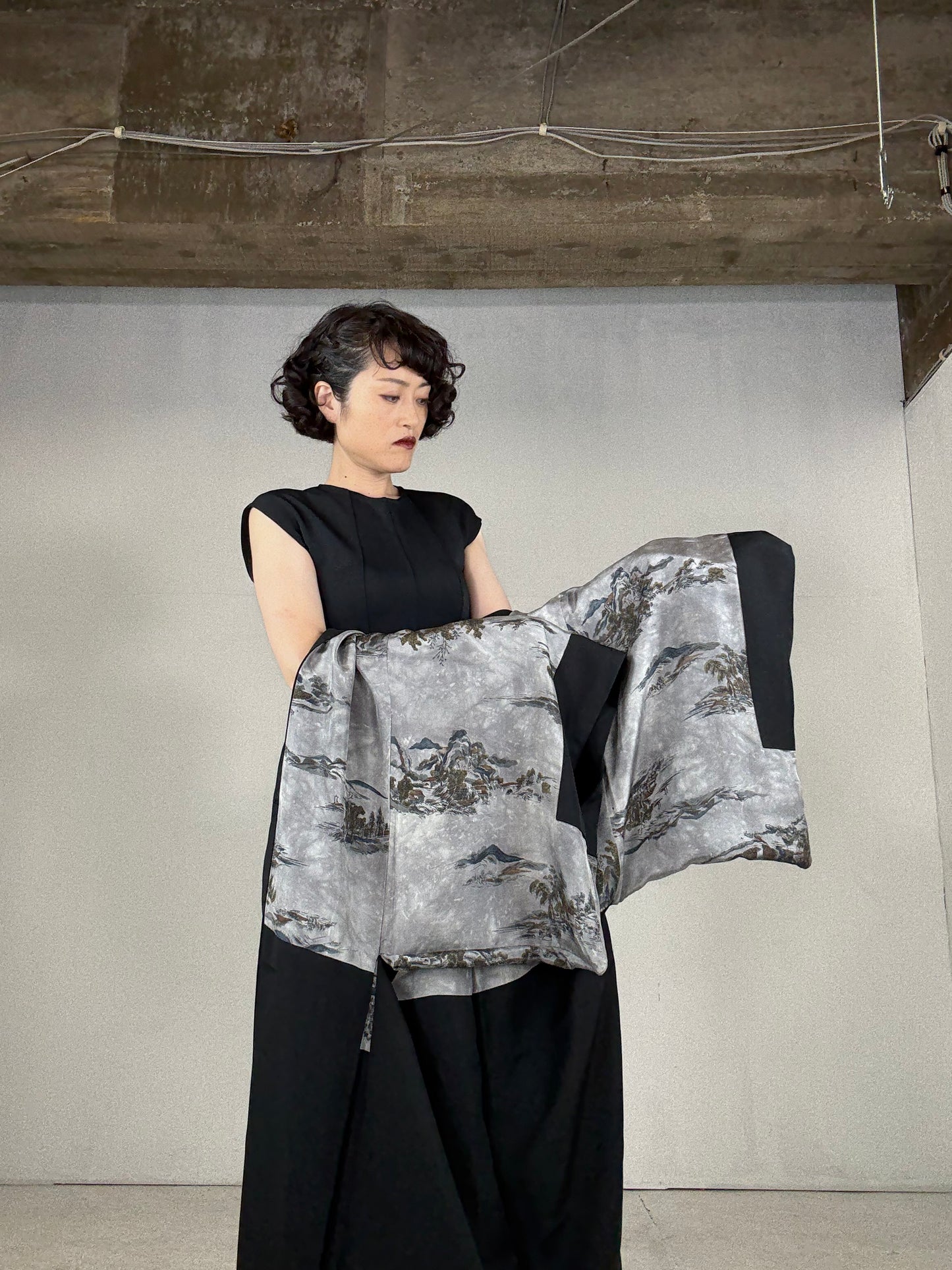 VINTAGE KUROMONTSUKI HAORI "sougara, Umbrella Motif Kamon"