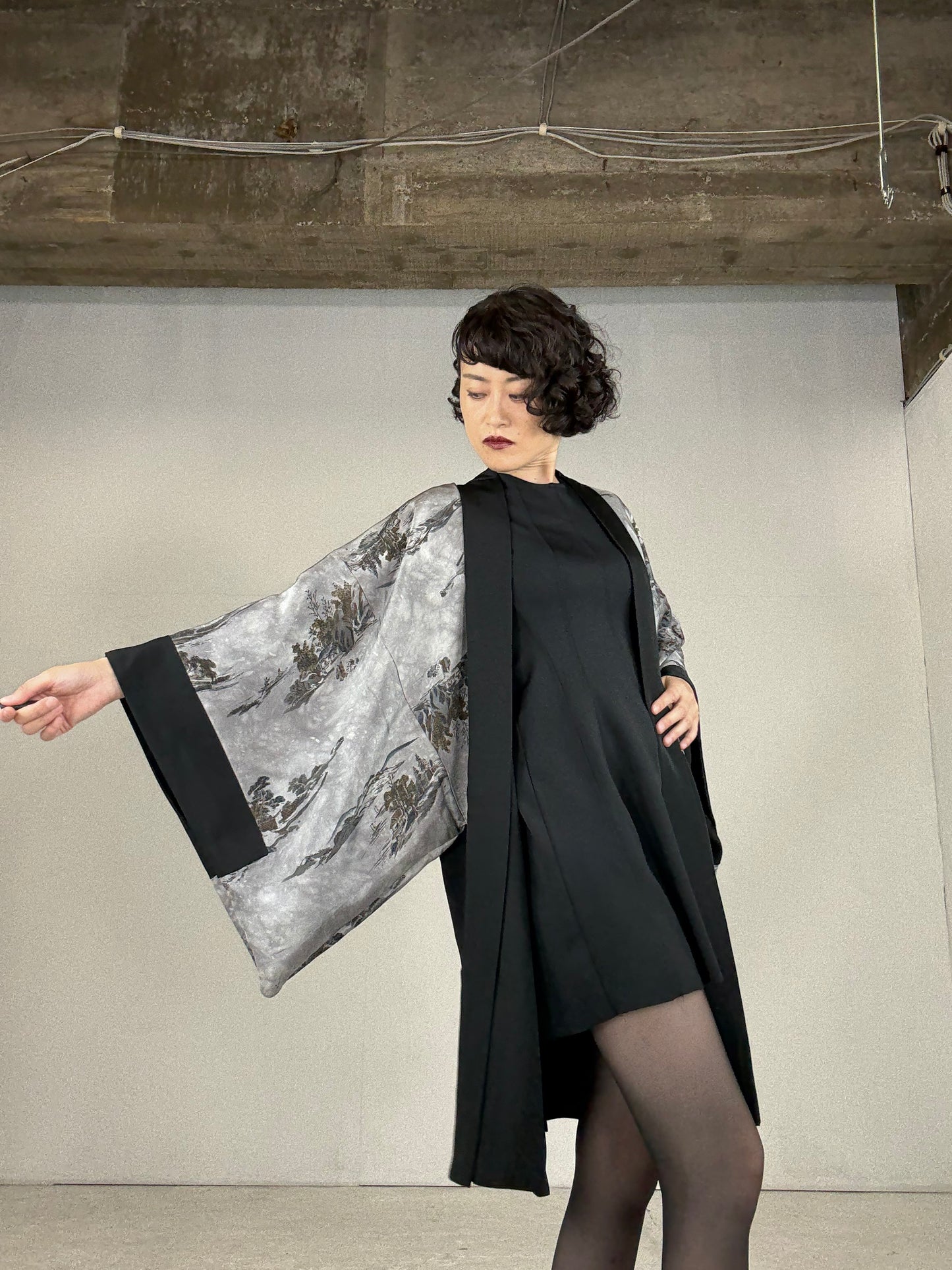 VINTAGE KUROMONTSUKI HAORI "sougara, Umbrella Motif Kamon"