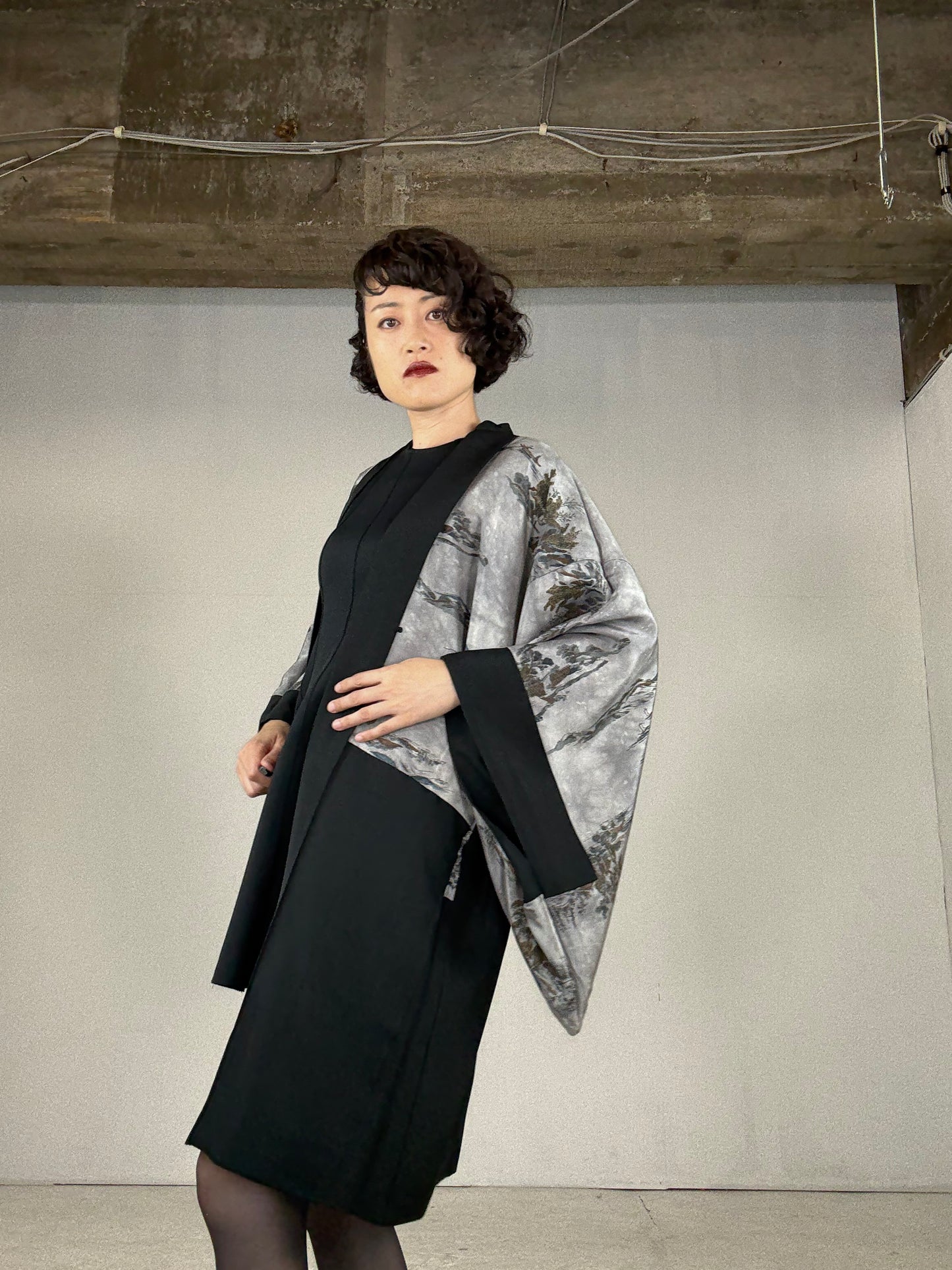 VINTAGE KUROMONTSUKI HAORI "sougara, Umbrella Motif Kamon"