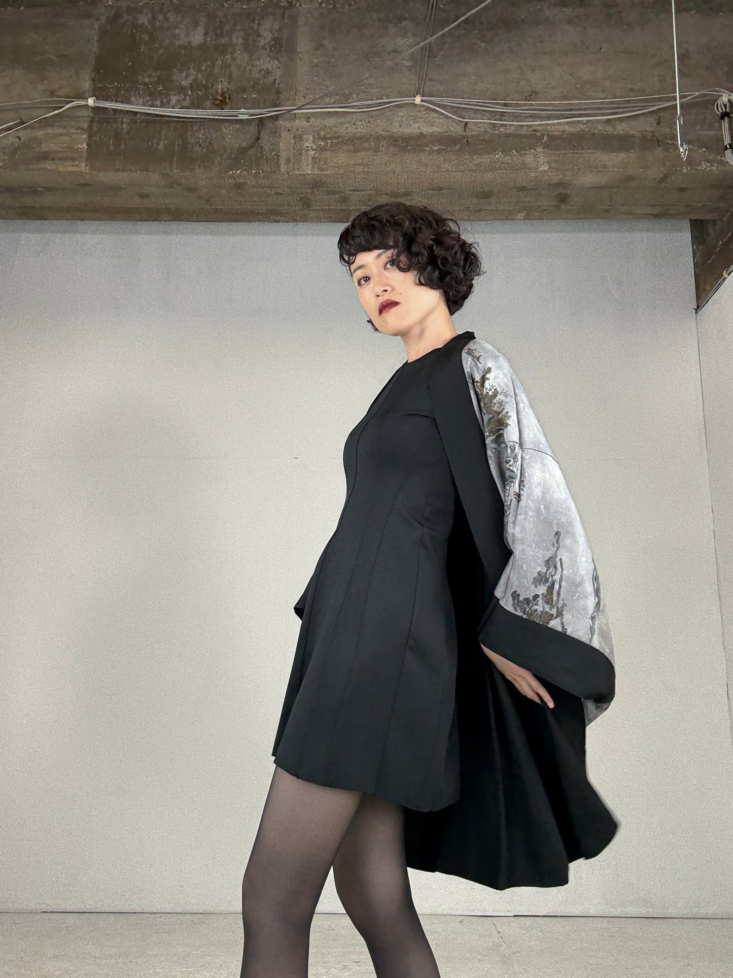 VINTAGE KUROMONTSUKI HAORI "sougara, Umbrella Motif Kamon"