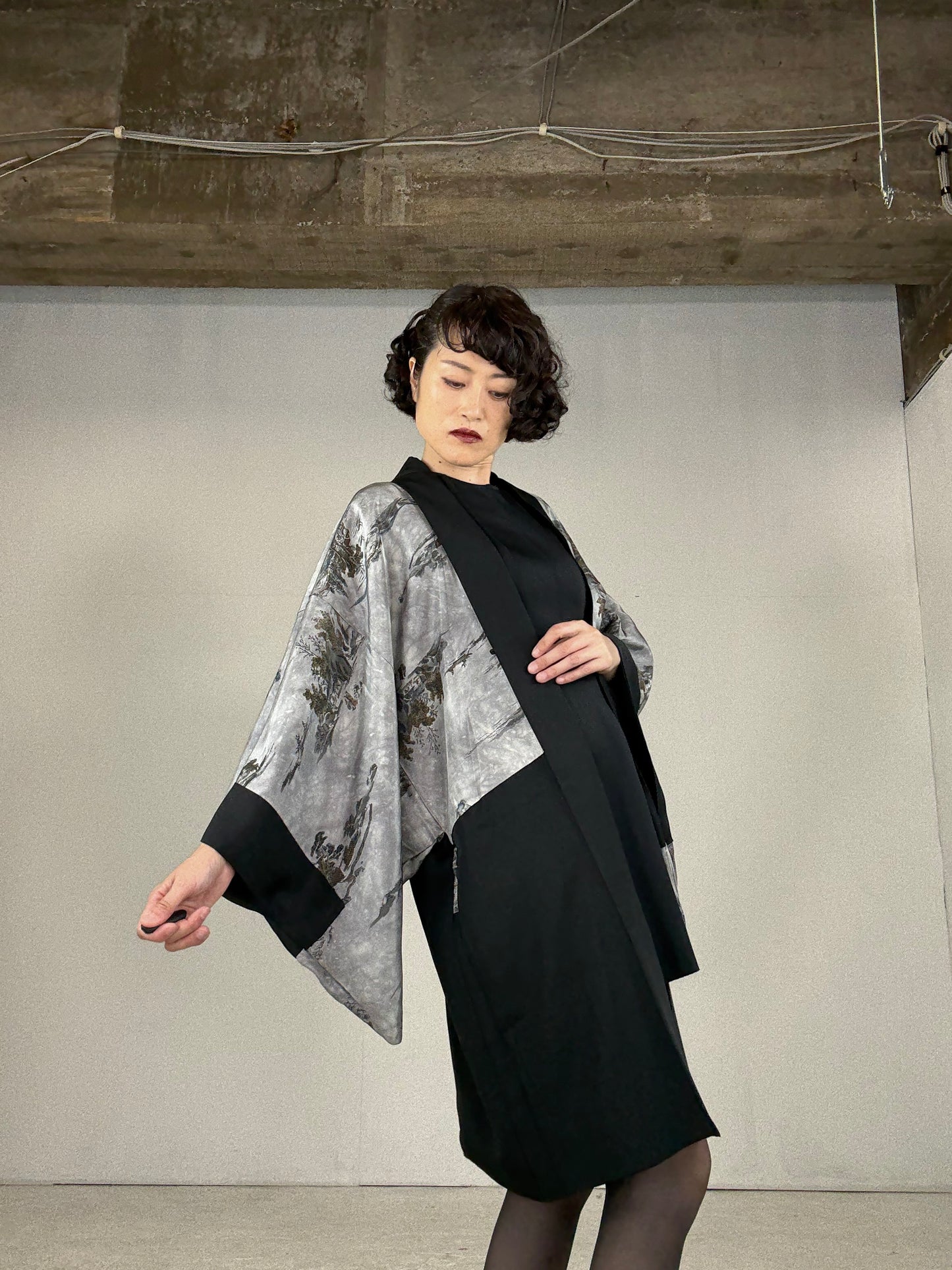 VINTAGE KUROMONTSUKI HAORI "sougara, Umbrella Motif Kamon"