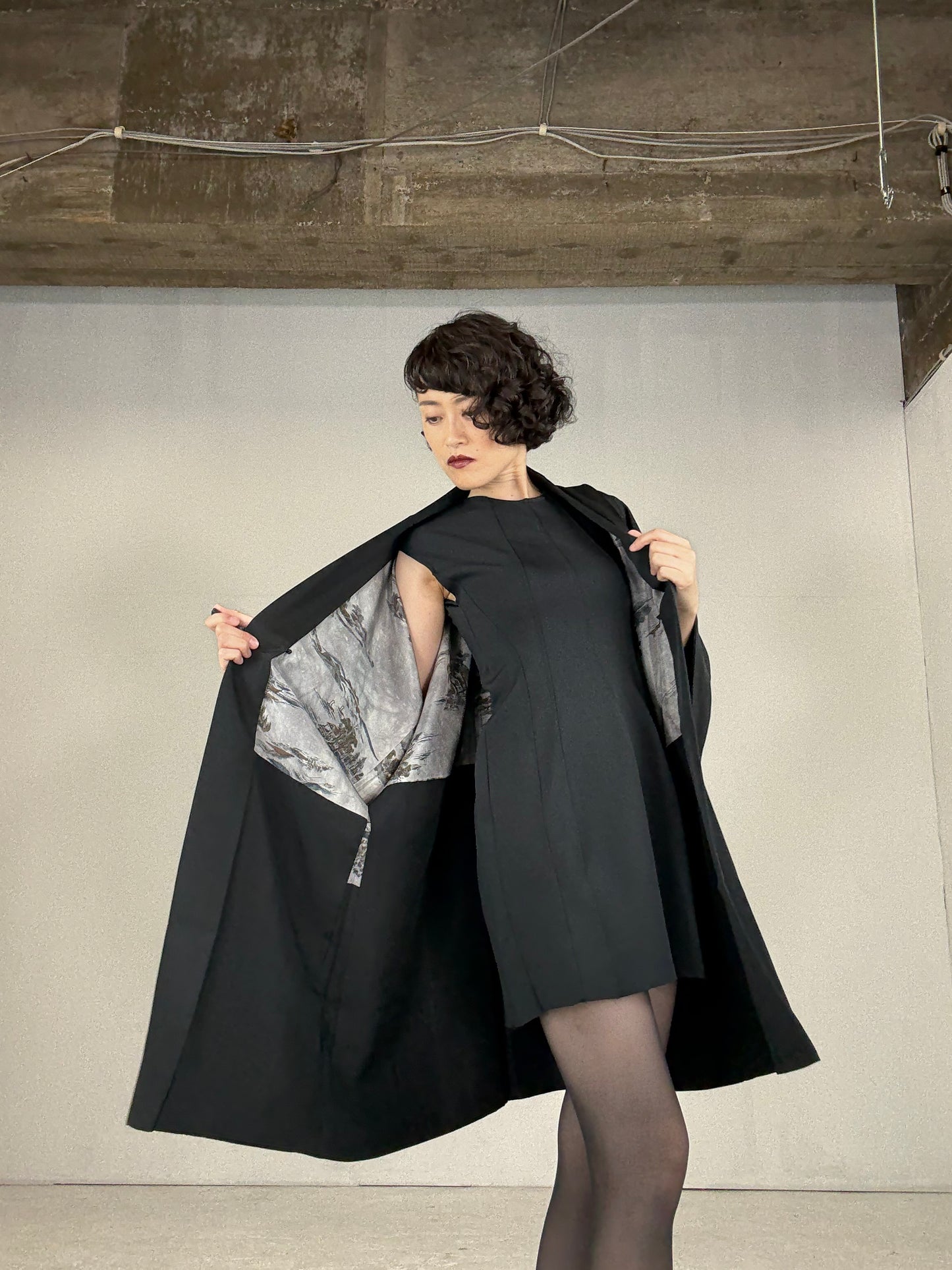 VINTAGE KUROMONTSUKI HAORI "sougara, Umbrella Motif Kamon"