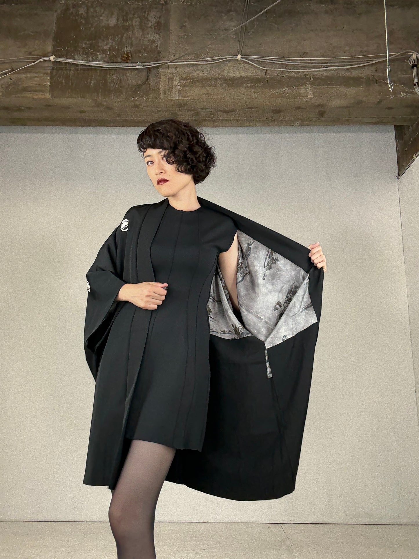 VINTAGE KUROMONTSUKI HAORI "sougara, Umbrella Motif Kamon"