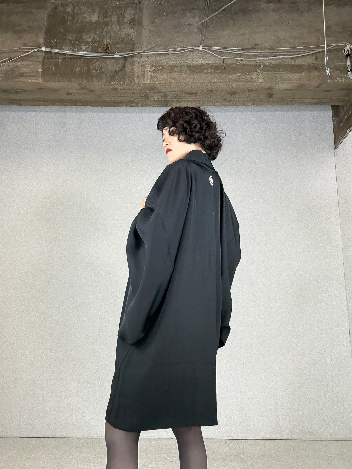 VINTAGE KUROMONTSUKI HAORI "sougara, Umbrella Motif Kamon"