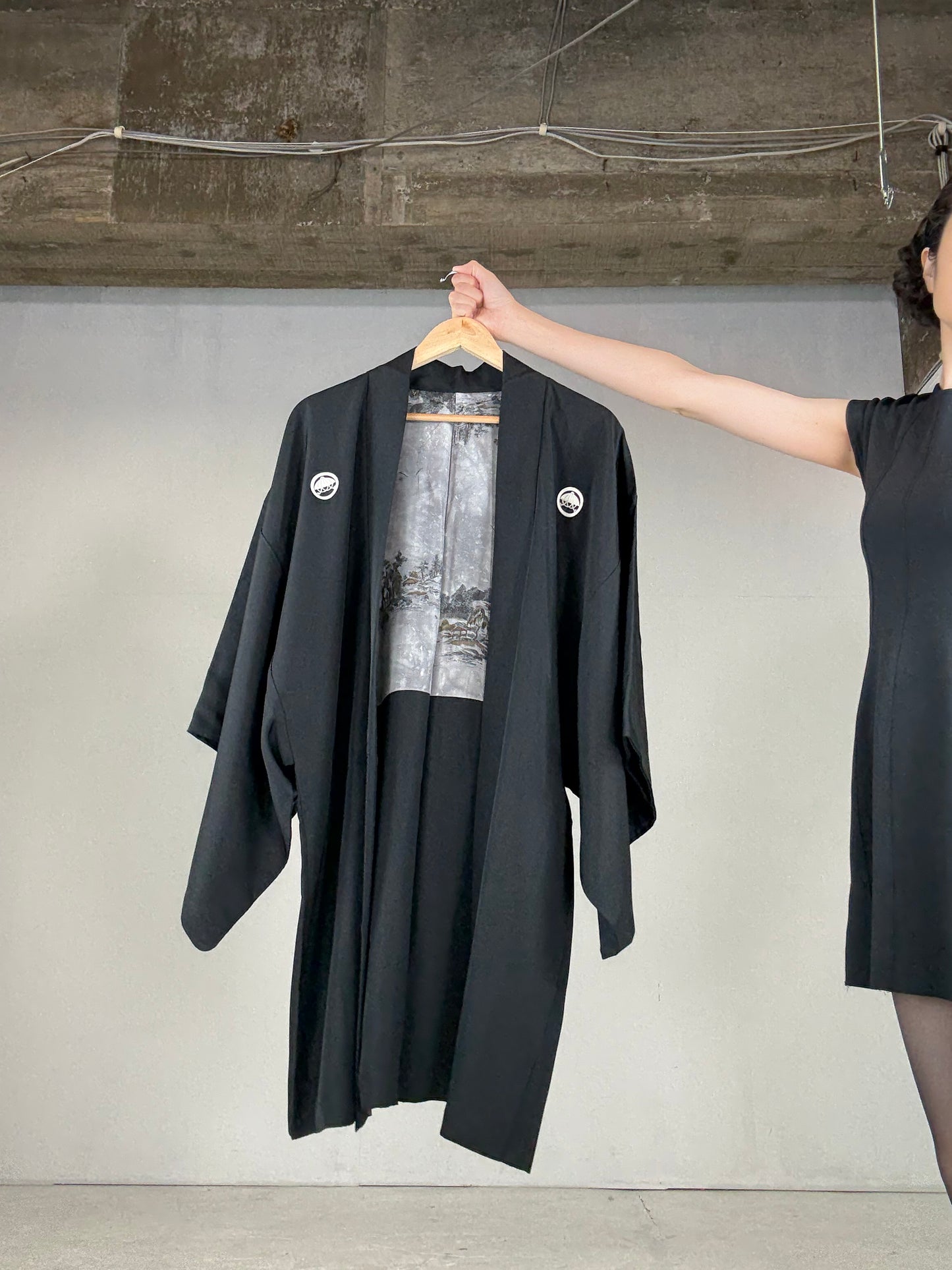 VINTAGE KUROMONTSUKI HAORI "sougara, Umbrella Motif Kamon"