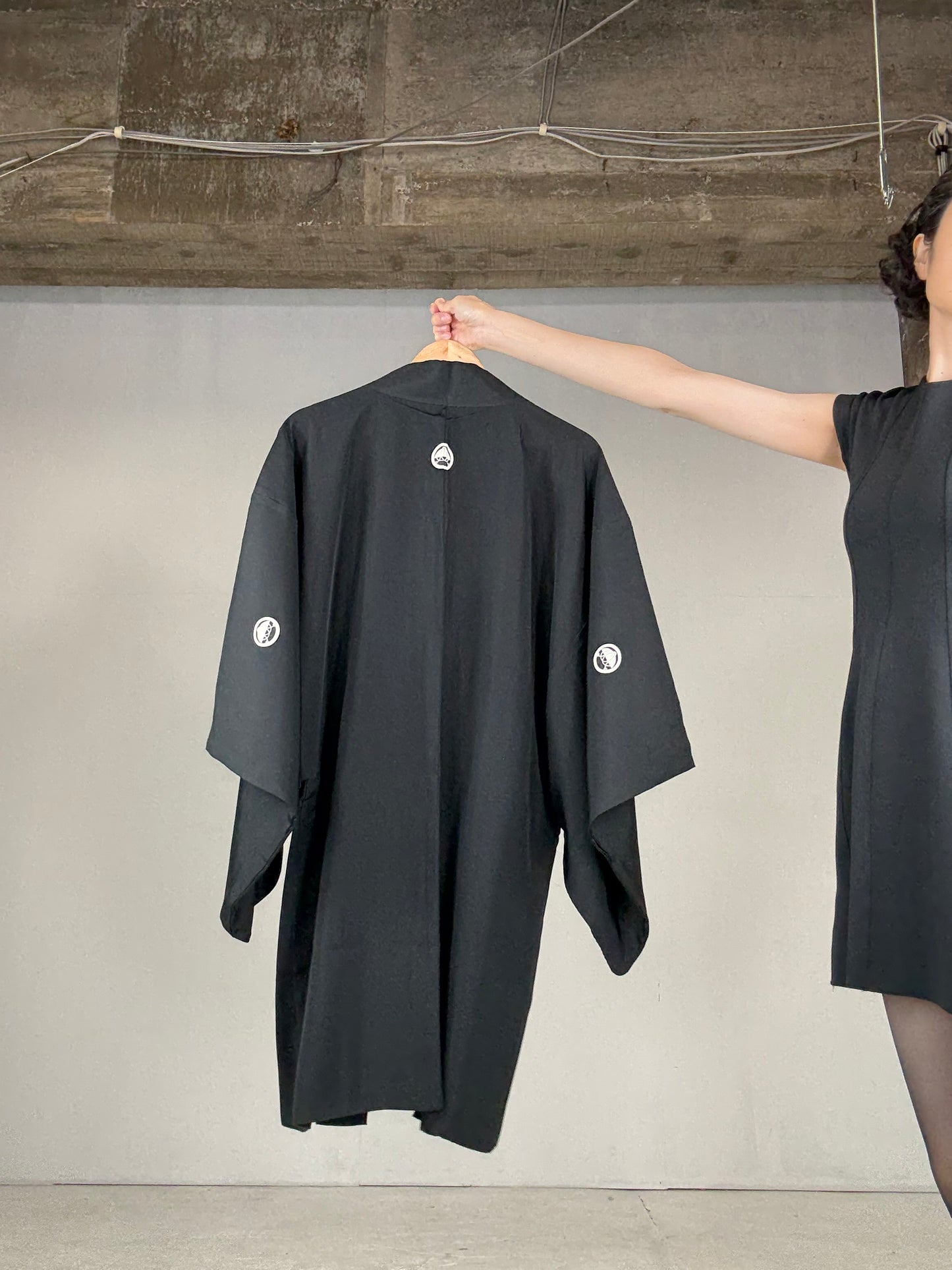 VINTAGE KUROMONTSUKI HAORI "sougara, Umbrella Motif Kamon"