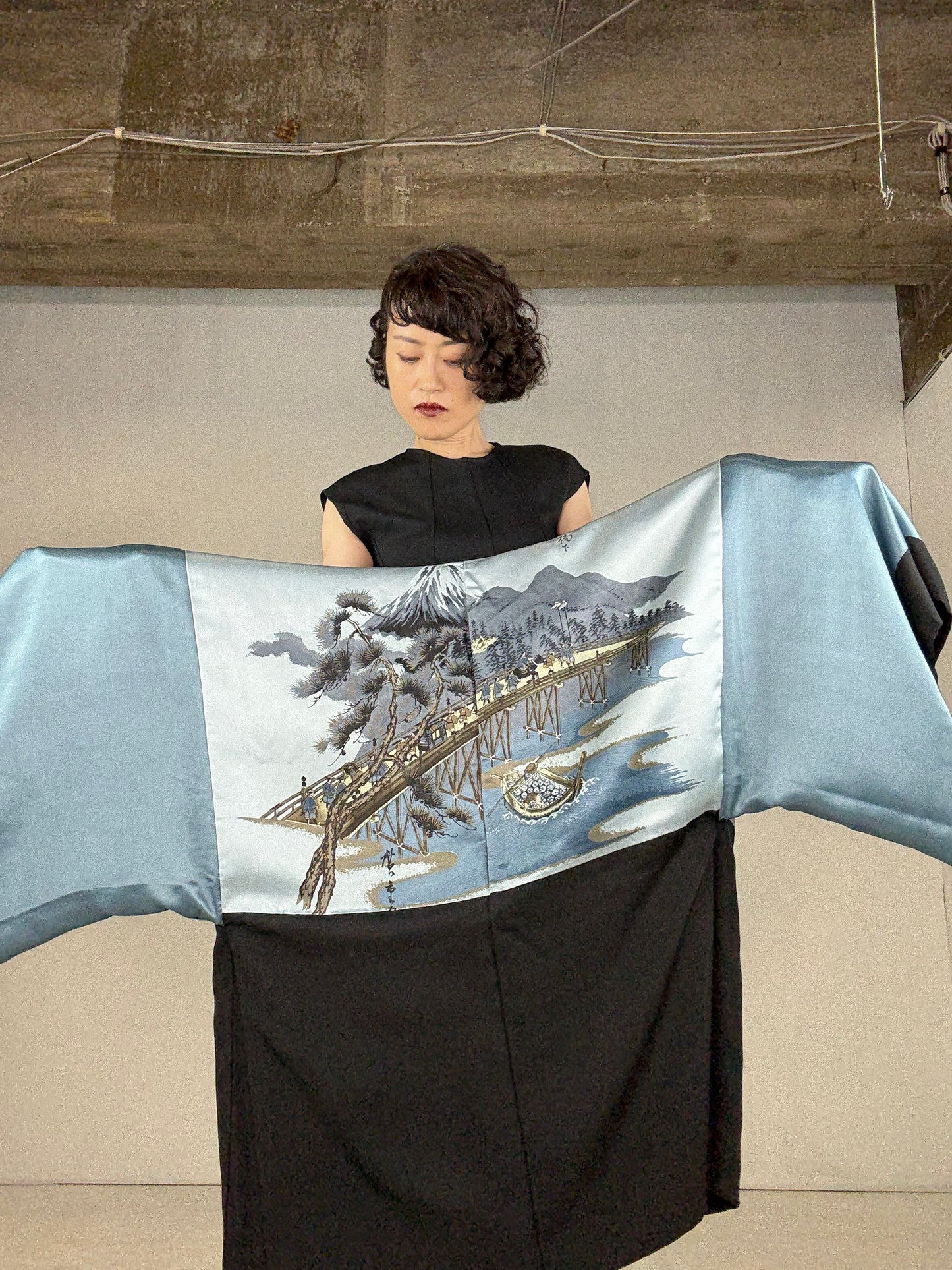 VINTAGE KUROMONTSUKI HAORI "fukagawa" *damage