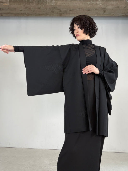 VINTAGE BLACK HAORI  "kikko, inside-leaf, gosan-kiri-mon, BLK181"