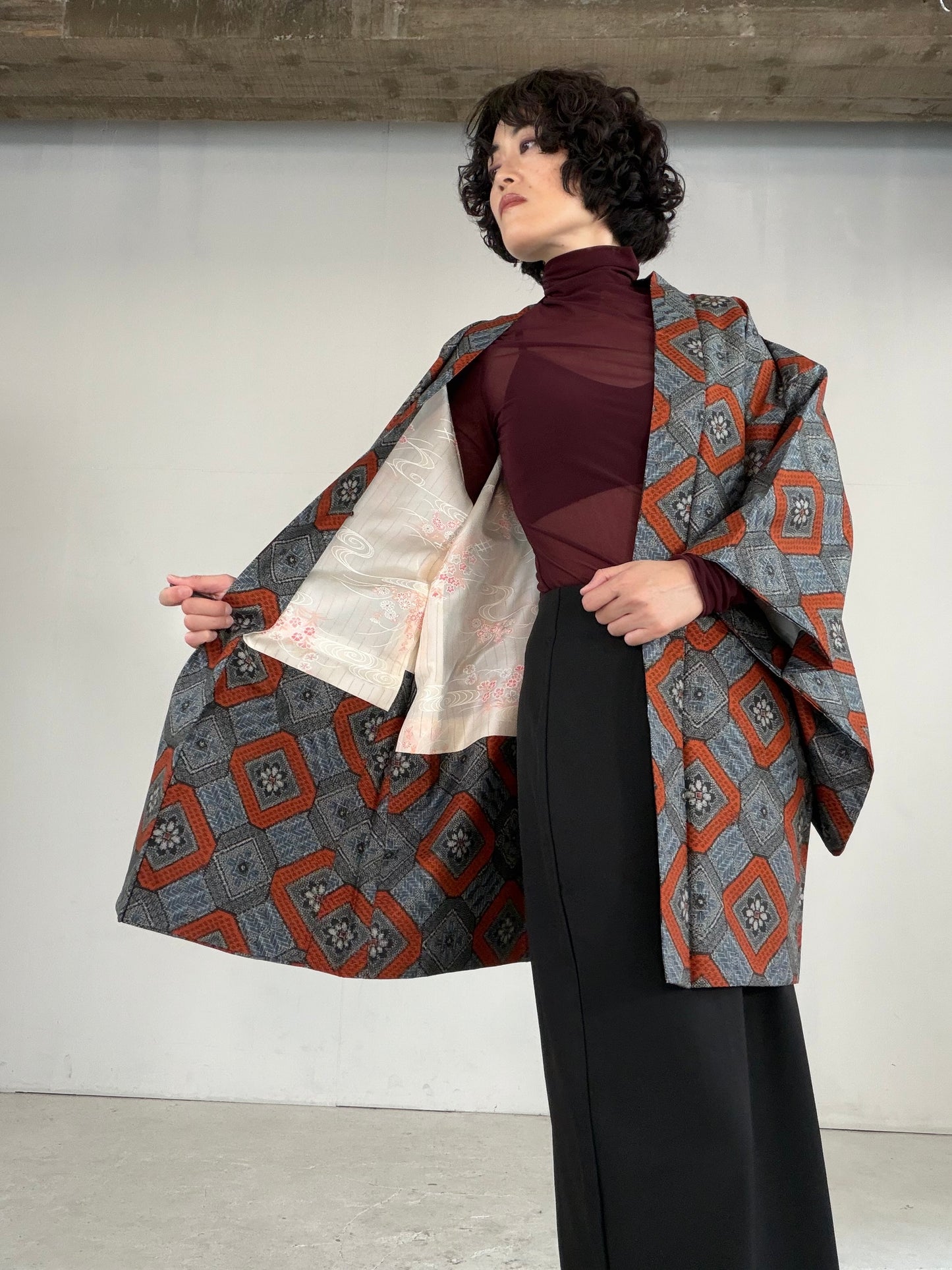 VINTAGE KAWAII HAORI "tsumugi, Haori, red, KAW112" *damage