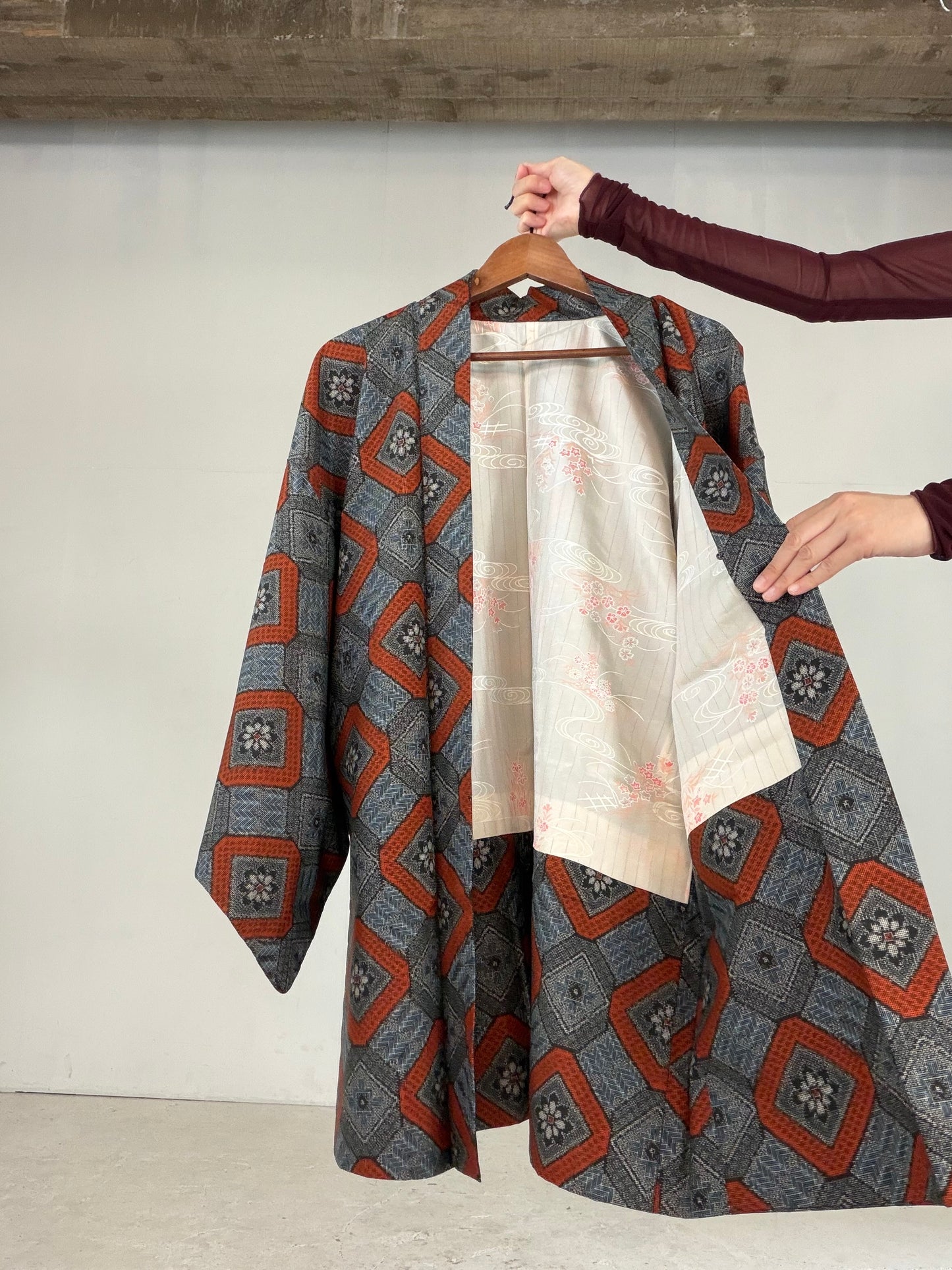 VINTAGE KAWAII HAORI "tsumugi, Haori, red, KAW112" *damage