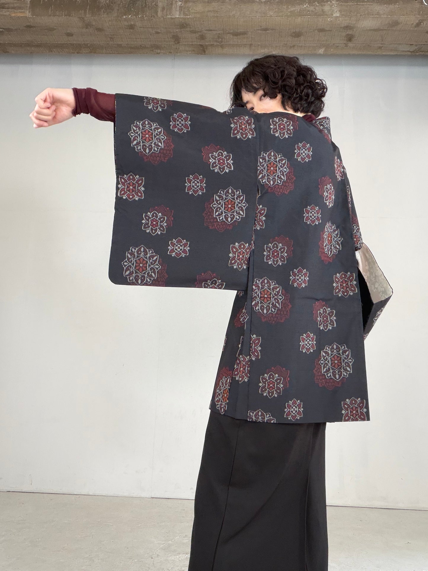 VINTAGE KAWAII HAORI "tsumugi, Haori, black-red, flower, KAW114"