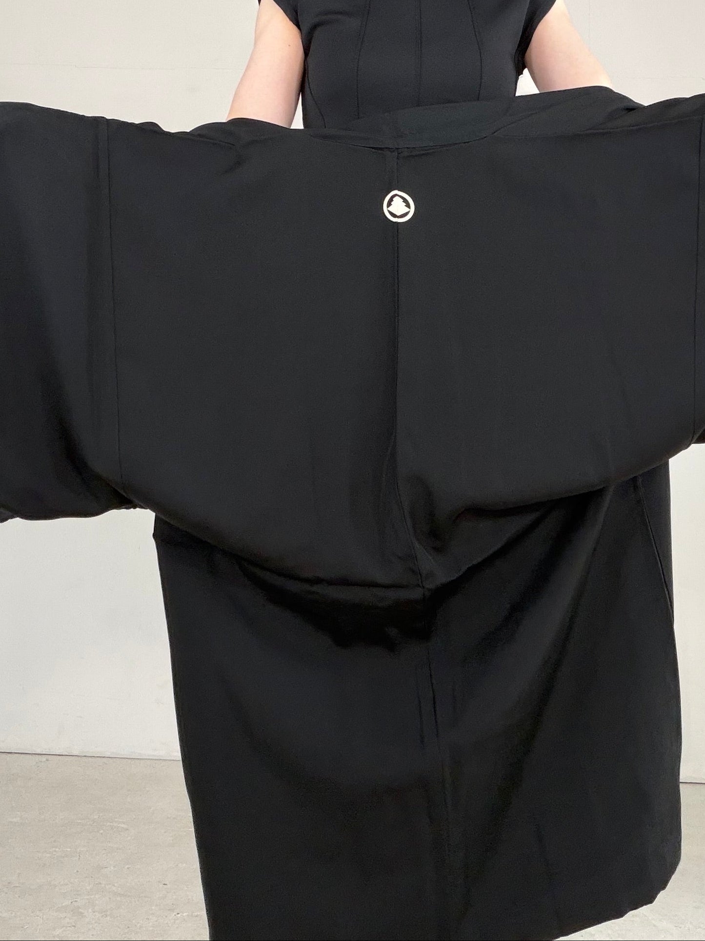 VINTAGE KUROMONTSUKI HAORI "hamabe, Sangaibishi, KUR124"