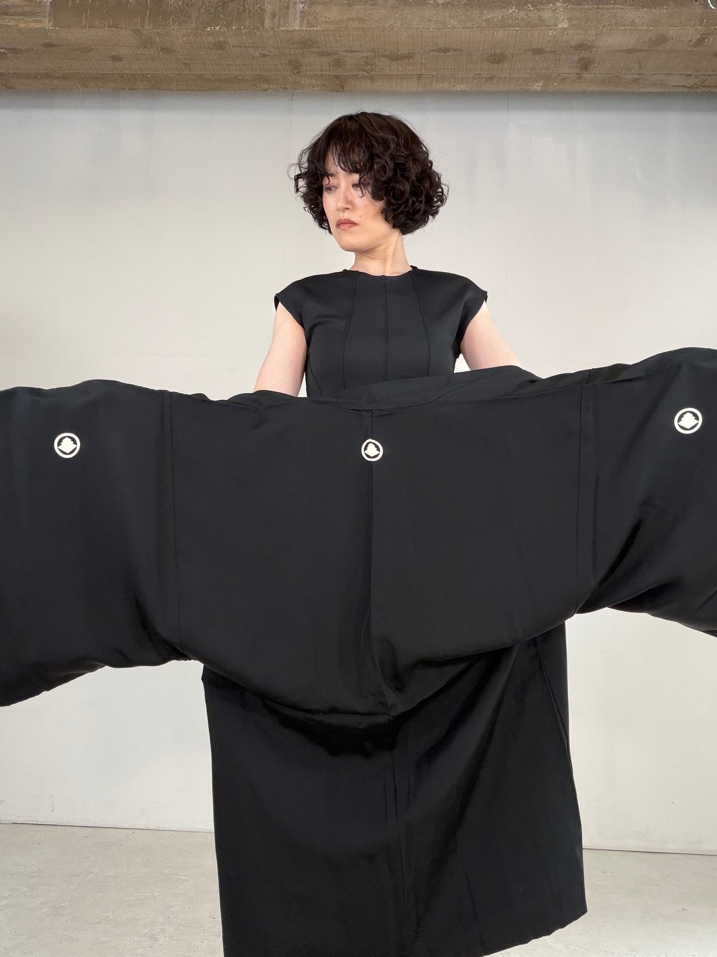 VINTAGE KUROMONTSUKI HAORI "hamabe, Sangaibishi, KUR124"