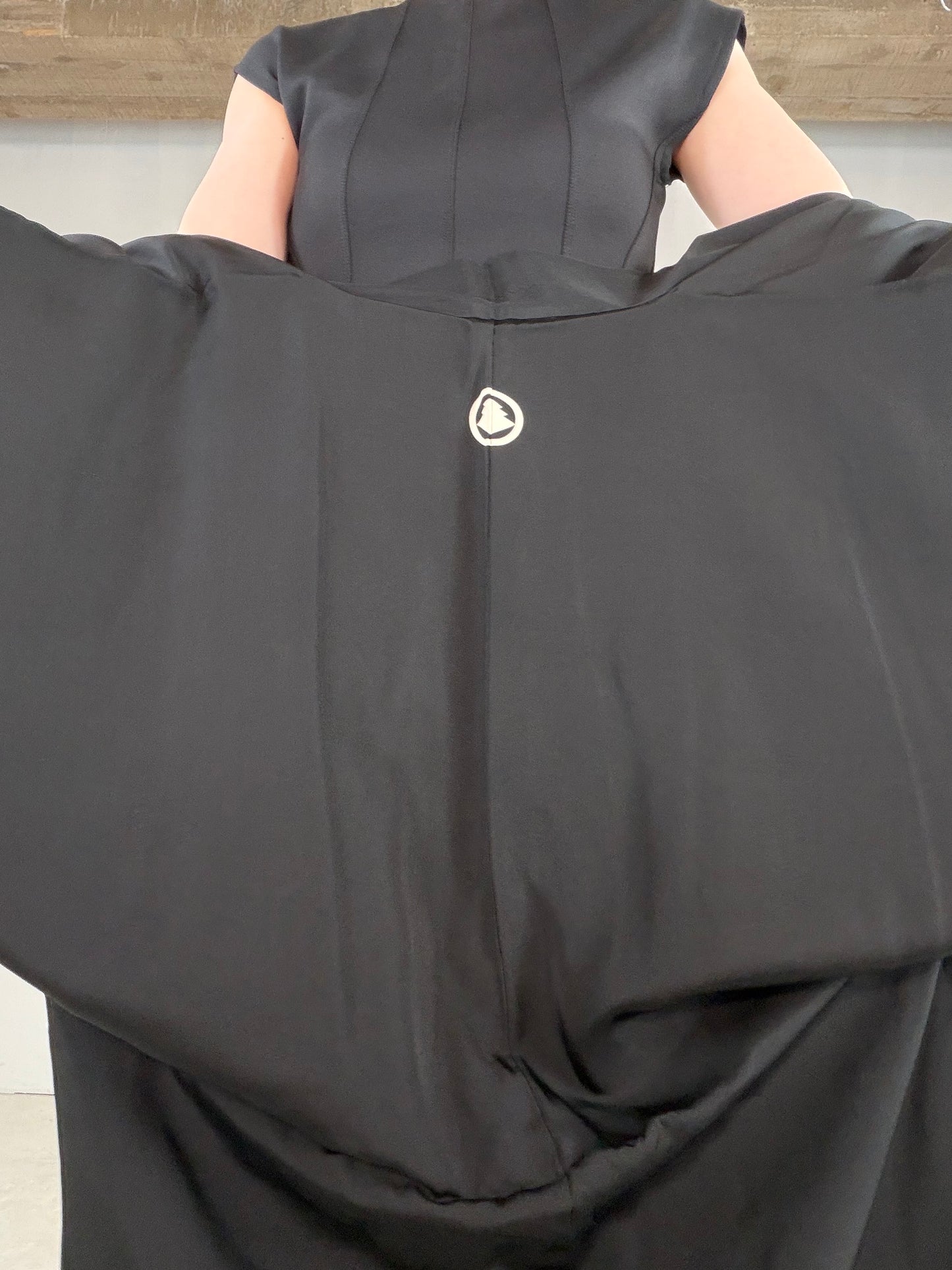 VINTAGE KUROMONTSUKI HAORI "hamabe, Sangaibishi, KUR124"