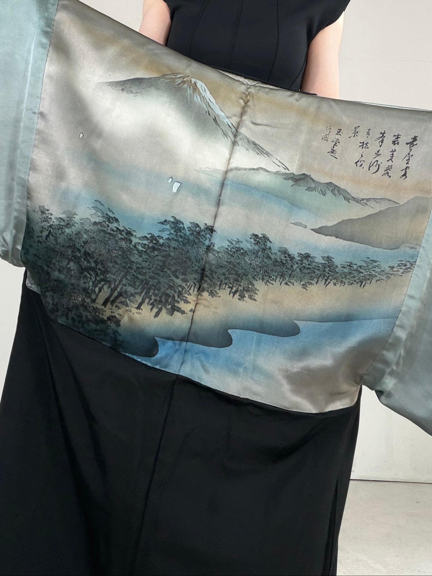 VINTAGE KUROMONTSUKI HAORI "hamabe, Sangaibishi, KUR124"