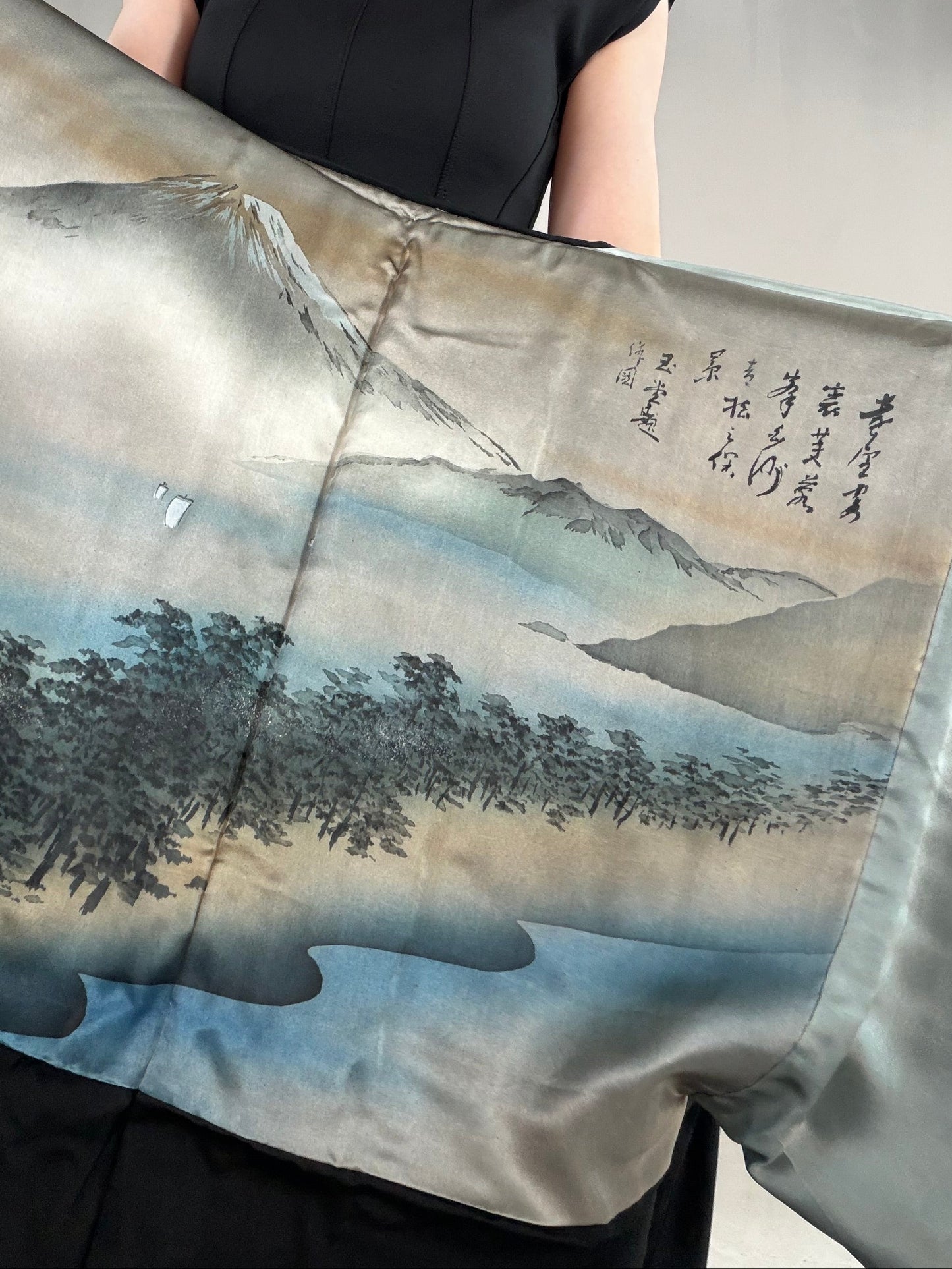 VINTAGE KUROMONTSUKI HAORI "hamabe, Sangaibishi, KUR124"